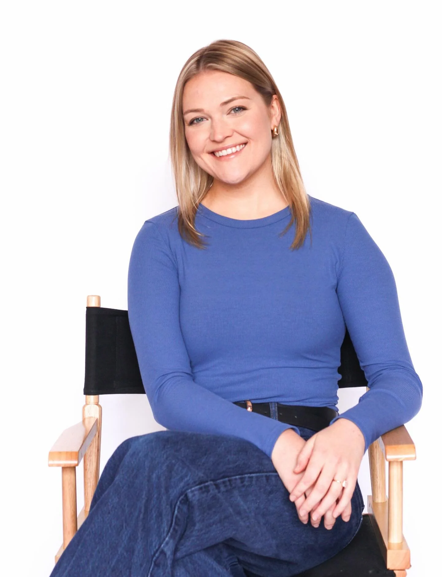 Help me choose my author headshot!! 📸

Photo creds to @juliaemphotography and @eriverowrites for these fabulous photos&mdash;so grateful for your talent and generosity. I have the best friends!!!

#writer #writing #author #headshots #debutauthor