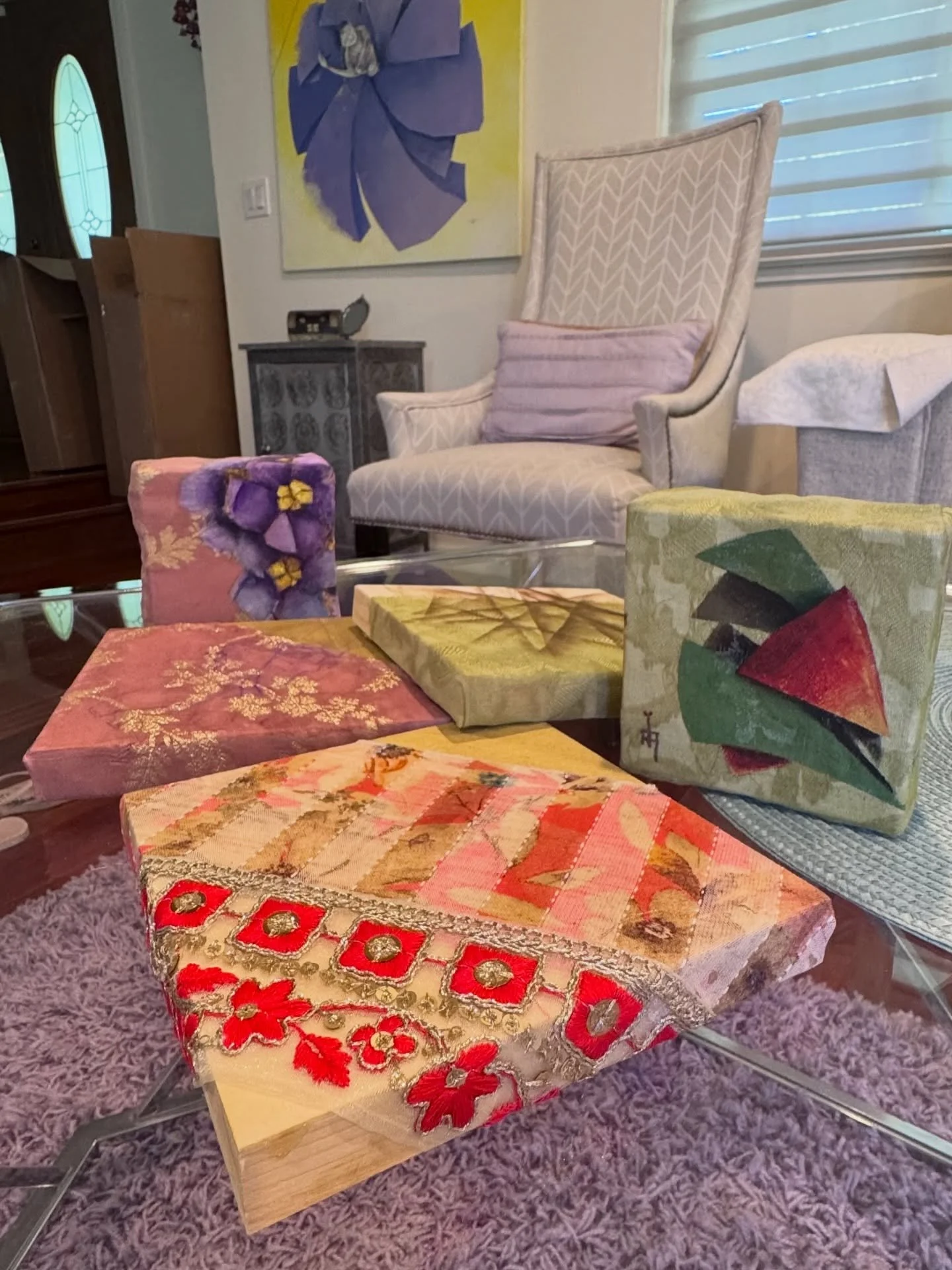 Sprinkling some more love!
My new Mini series to be revealed this Thursday!

Be first to see what I have been making in my studio! Save the date!

9th-22nd March
Fort Mason San Francisco 

See you!

#riaksharma #superfair #cubism #textileart #miniart