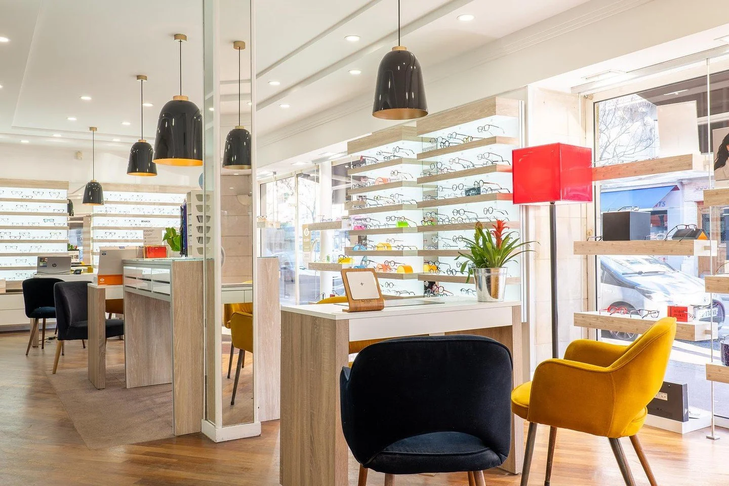 Bienvenue chez Optique Courpotin ! 

Nous sommes fiers de partager avec vous un aper&ccedil;u de nos locaux, con&ccedil;us pour vous offrir le meilleur service possible 🙌

Chaque visite est une opportunit&eacute; pour nous de vous aider &agrave; am&