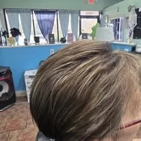 Women's cut and highlight