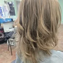 Women's cut with layers