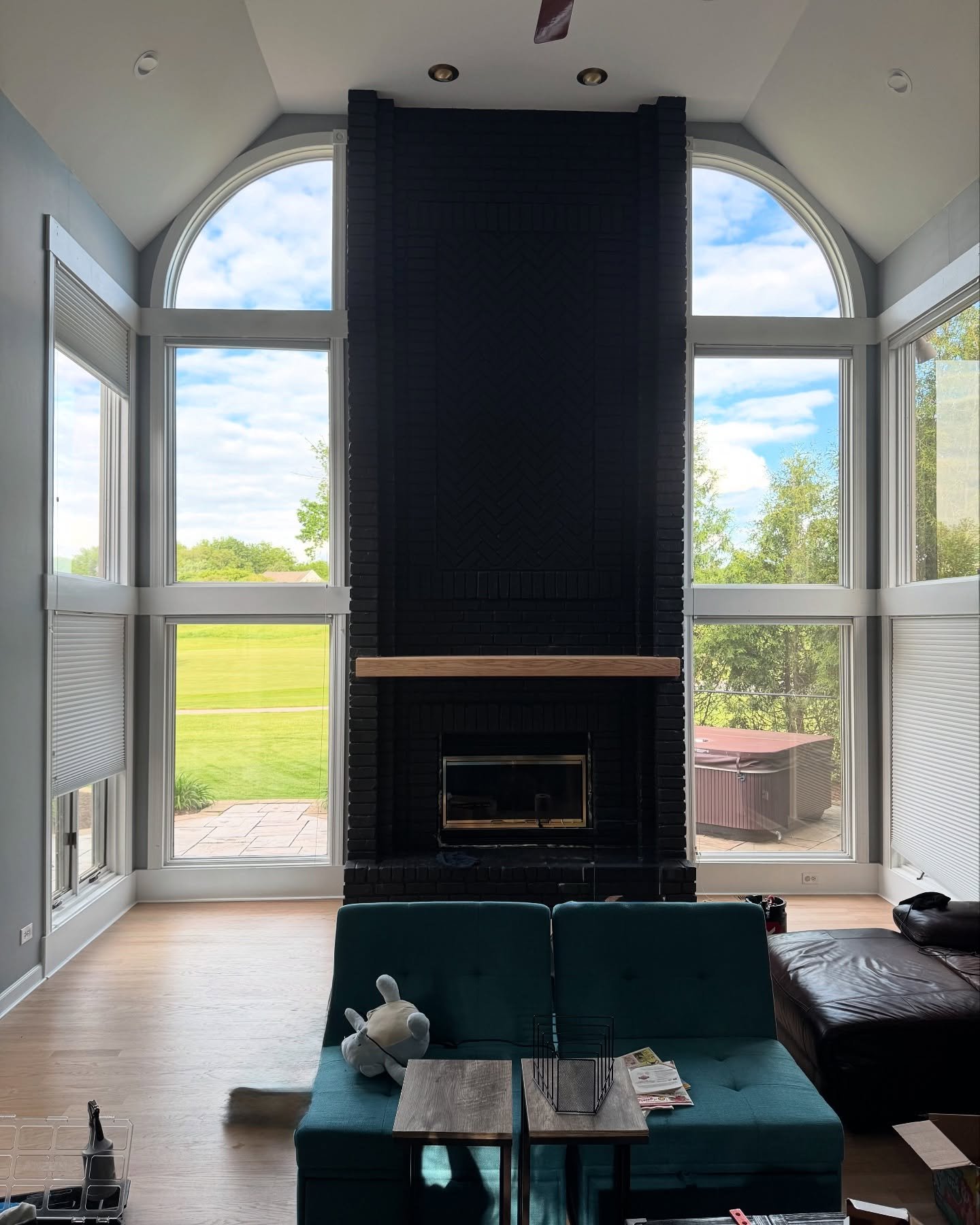 Privacy, comfort, and UV protection — all without compromising the view. This stunning living room now benefits from premium window film installation tailored to enhance energy efficiency, reduce glare and increase privacy.
#residentialwindow