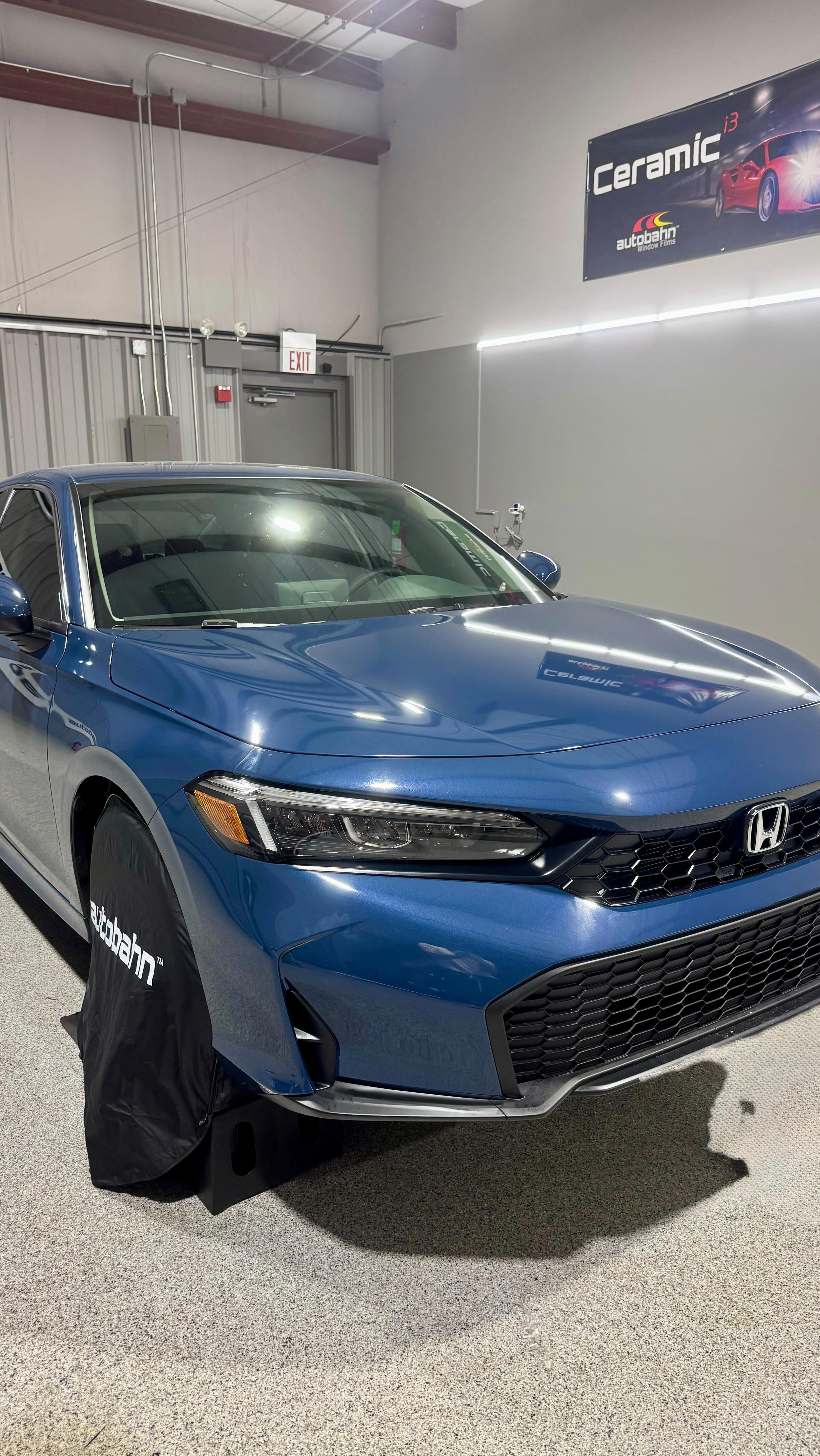 Quick turnaround for this 2025 Honda Civic! We installed black ceramic film to his windows and applied paint protection film to the front bumper and partial hood for lasting protection and style.
#tinted #tintedwindows #a#autobahnfilms #paintprotect