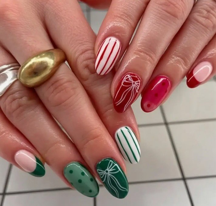 HUSH LOVES: Festive fingertips are in full swing 🎄✨ 
Here&rsquo;s a collection of HUSH&rsquo;s favourite designs for Xmas 2025: