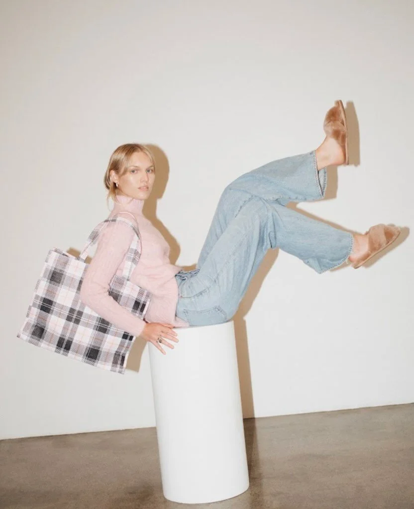 Flowers fade. Chocolates disappear. But truly good comfort stays with you. 

We&rsquo;re putting the spotlight on the @emuaustralia must-have styles for Valentine&rsquo;s Day.

#HUSH #EMUAUSTRALIA #valentinesday