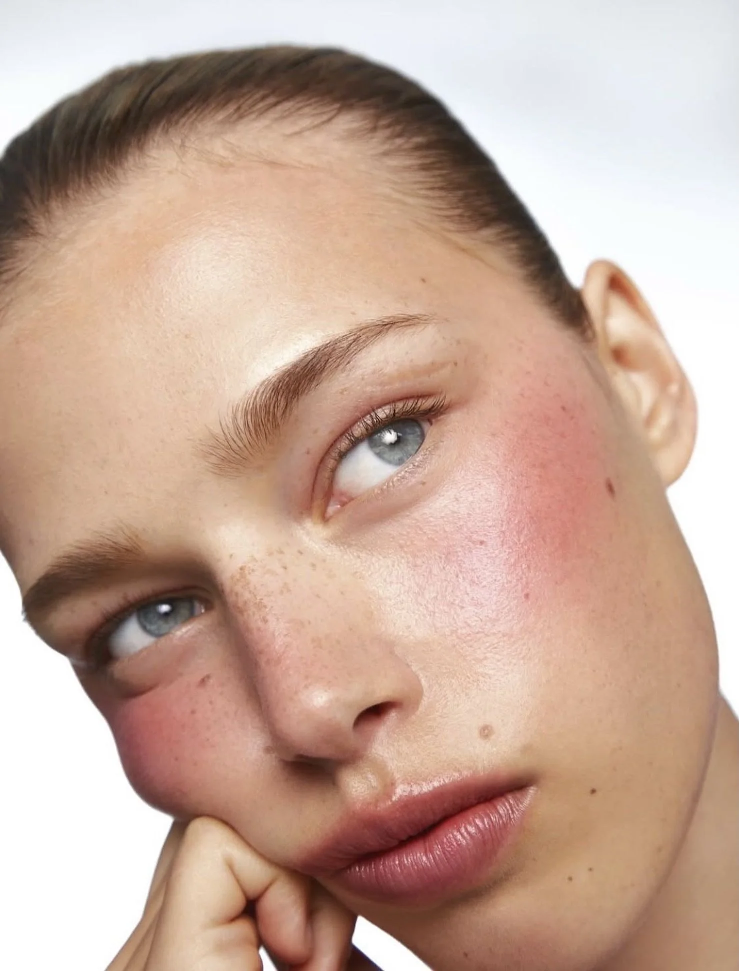 HUSH LOVES: A bold blush look 🌸💖

More is more. Draped, diffused, or high-impact&hellip;. blush is stepping out of the background and taking centre stage. 

Think flushed cheeks, lifted temples, and colour that makes a statement.

#HUSH #Rhode #Blu