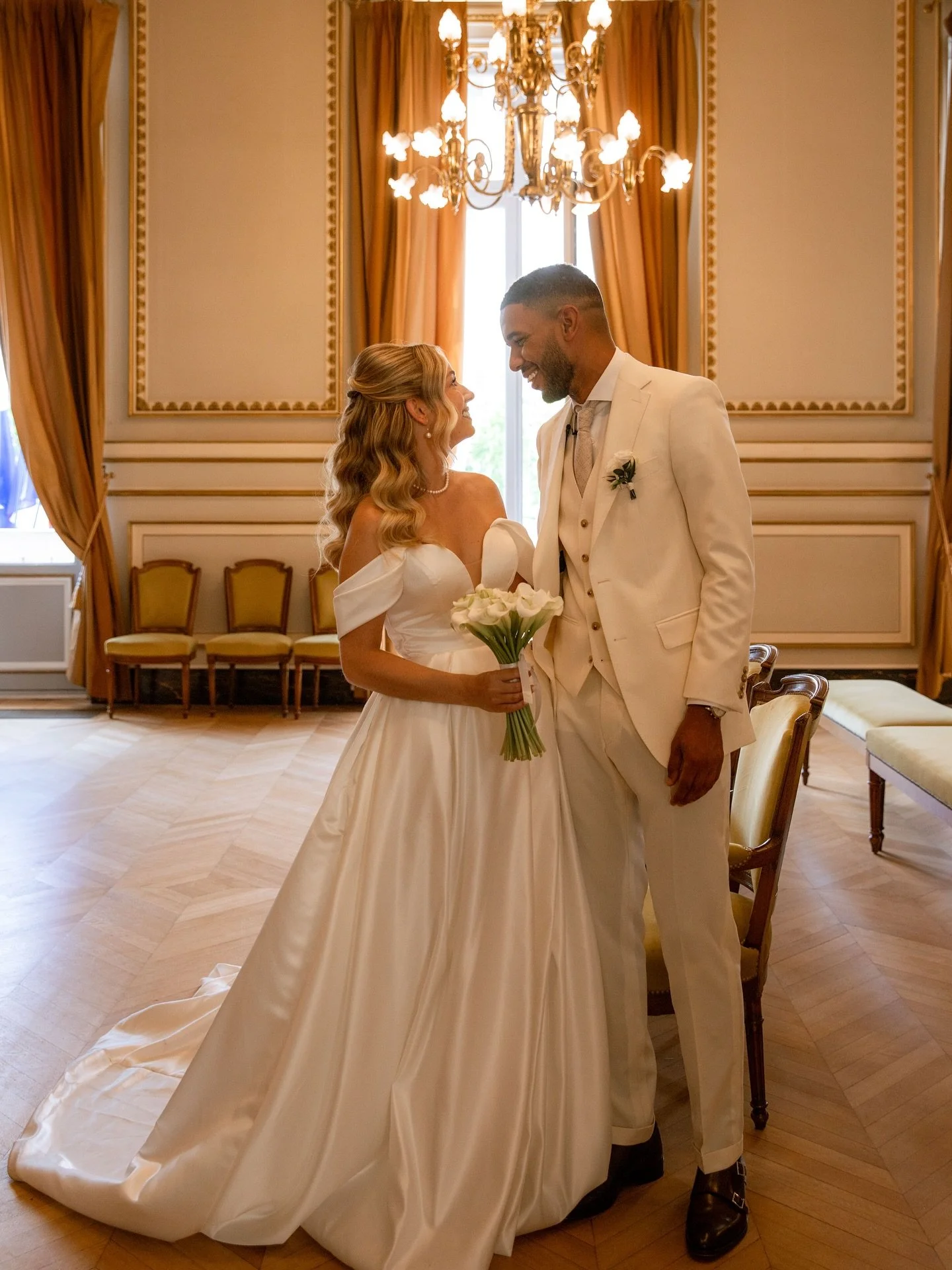 Marie &amp; Amal 🤍

Je ne me lasse pas de leurs photos et de leur union. Mille mercis encore &agrave; vous et vos proches pour votre confiance !!

📍Photographe professionnelle sp&eacute;cialis&eacute;e dans le mariage en &icirc;le de France, Rh&oci