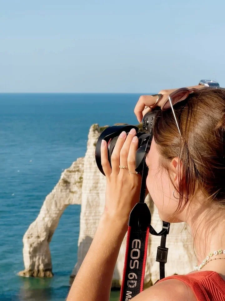 MERCI 2025

Il s&rsquo;est pass&eacute; tant de choses cette ann&eacute;e : j&rsquo;ai suivi une formation photo &amp; vid&eacute;o de documentaire mariage chez @alisonbounce &amp; @adriensoreil , j&rsquo;ai d&eacute;couvert la R&eacute;publique Tch&