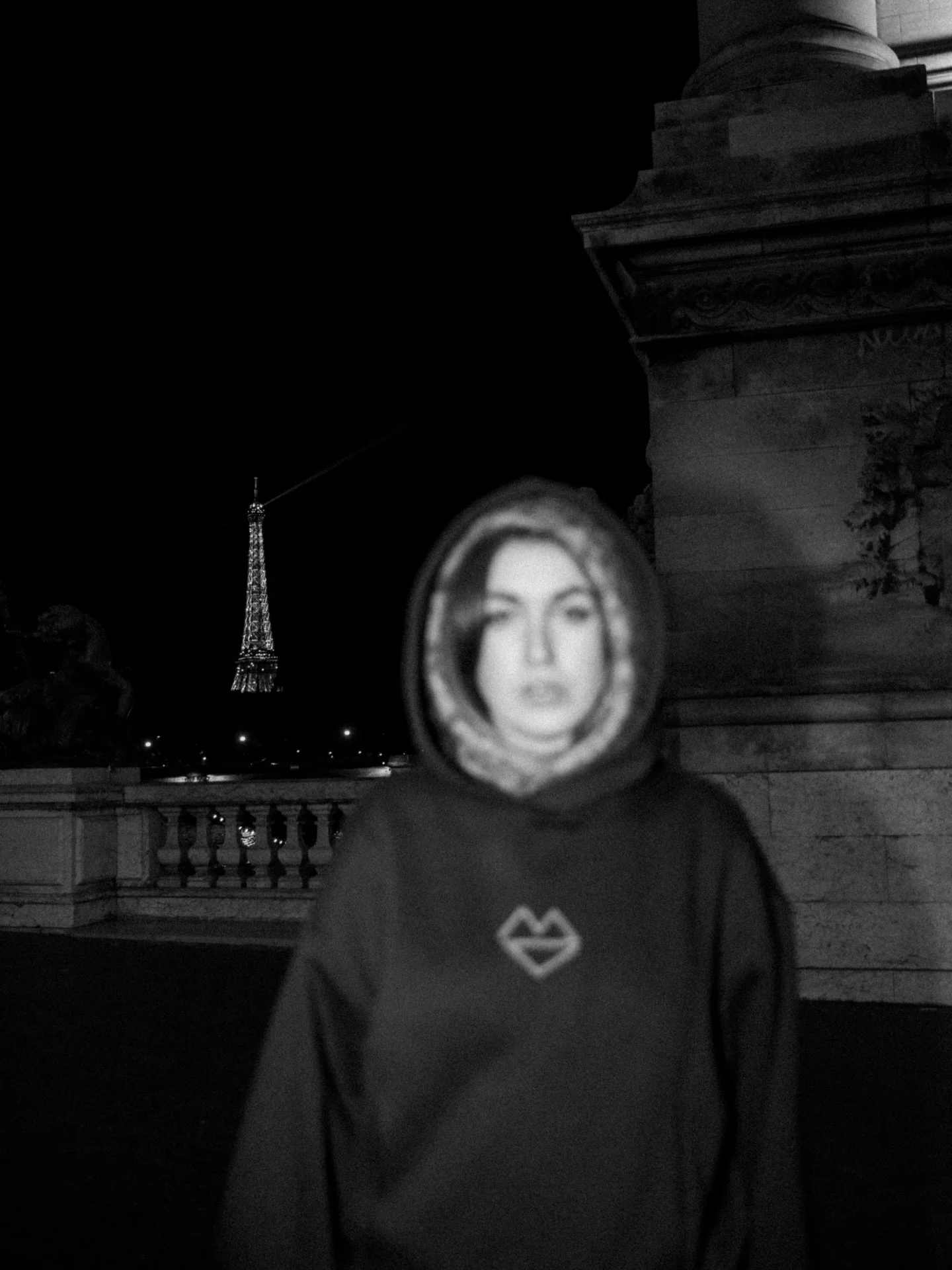 Maison PALVA, Paris, 2025.

Un peu de @maisonpalva en noir &amp; blanc dans les rues parisiennes.

Je suis ravie d&rsquo;accompagner Albane pour la seconde fois dans la promotion de son travail (d&rsquo;ailleurs 100% fait main et en France). Ses cr&e