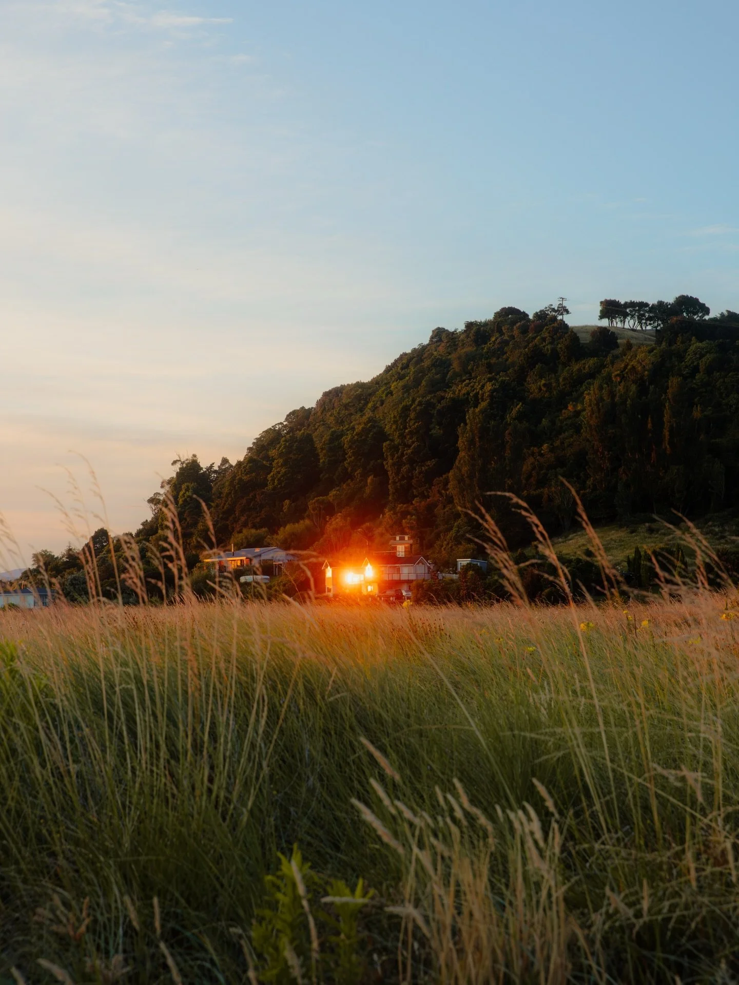 Collingwood, New Zealand, 2026.

J&rsquo;adore mettre en avant une sc&egrave;ne ou un &eacute;v&eacute;nement d&rsquo;une mani&egrave;re dont on a peu l&rsquo;habitude. Ici, pour ce lever de soleil sur la plage de Collingwood en Nouvelle-Z&eacute;lan