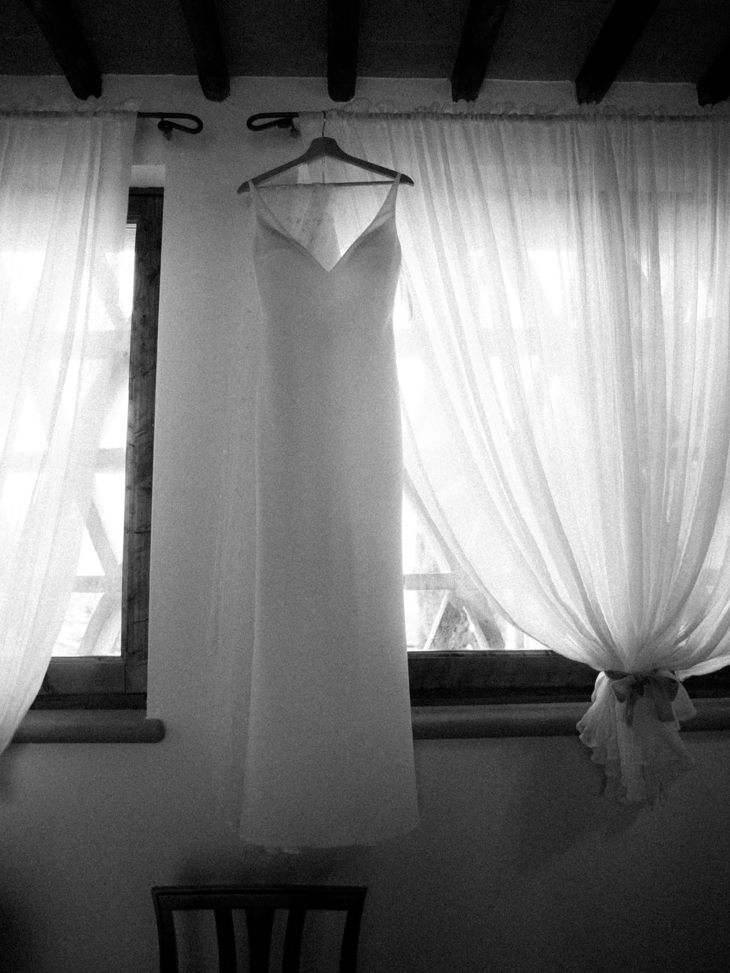 La magnifique robe de Val&eacute;rie-Anne, Toscane, 2021.

Mari&eacute;s @validemulier @seanstenstrom 
Domaine @palagina_ruraledinatura
Second shooter de @alisonbounce 
Vid&eacute;astes @pierreetjulie.films