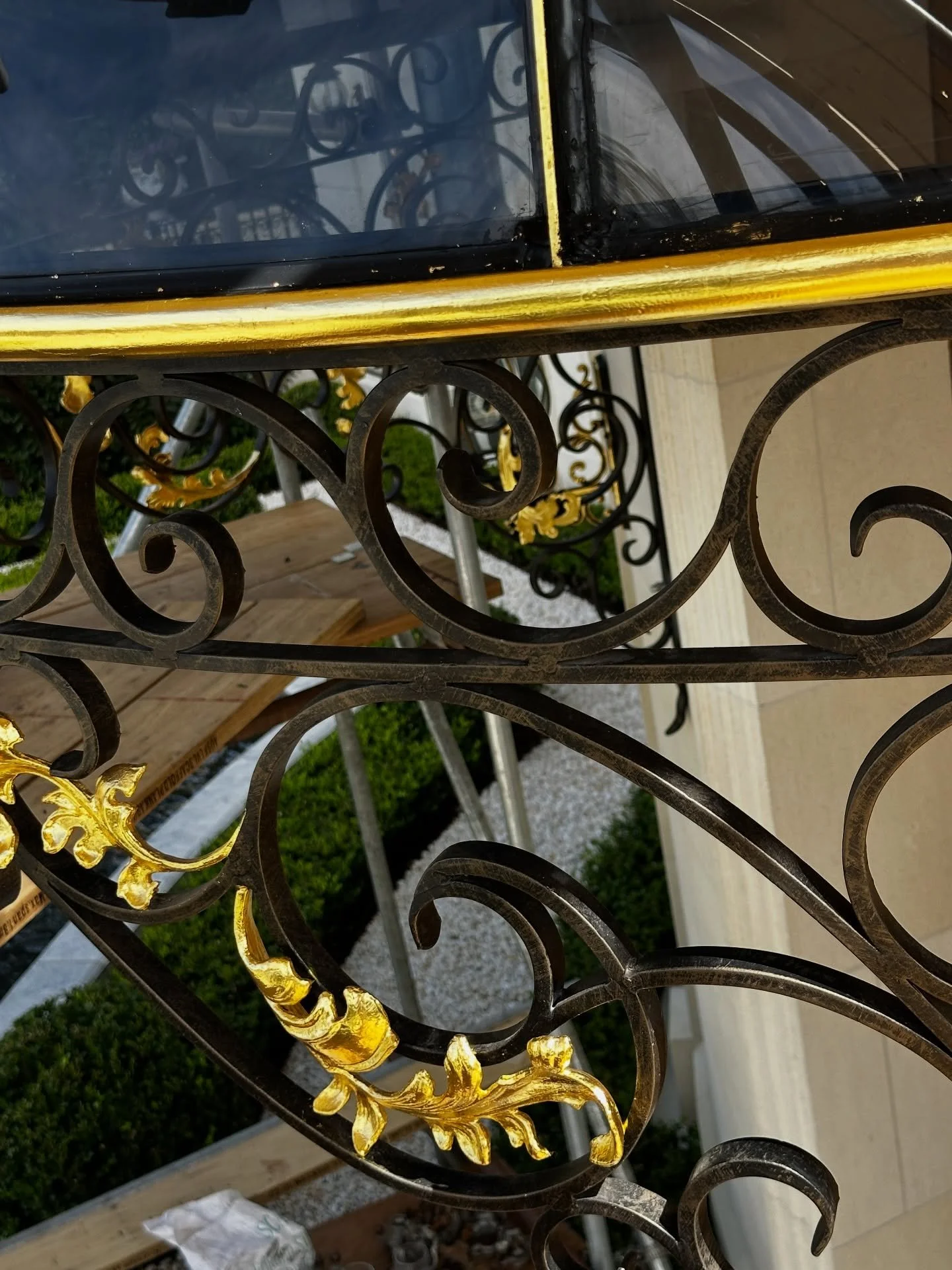 Always pleasure to work on the perfectly crafted wrought iron by works by @c.e.w.i 

To find more of my beautiful works and projects, please I would appreciate if you head to my website and look into my portfolio ( Www.WalkleyArt.com) or link in bio