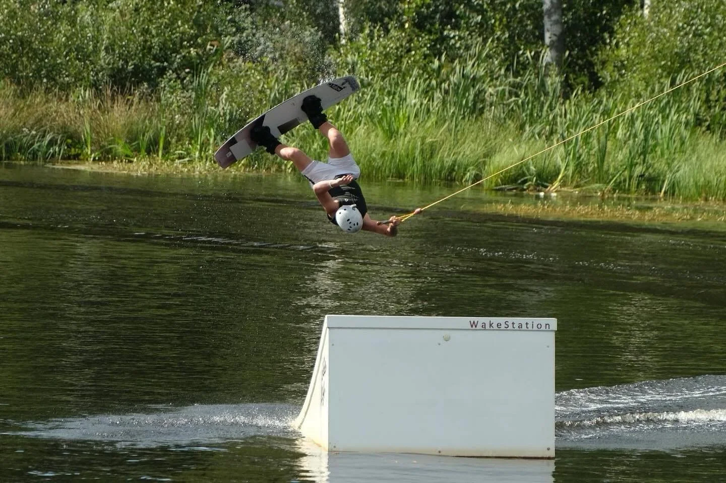 Hei wakekansa! Tanskan wakeliitto on ehdottanut, että kaapeliwakessa järjestettäisiin ensi vuonna Pohjoismaiden mestaruuskilpailut. Lisää aiheesta ensi viikolla, stay tuned! 🏄🏽‍♂️💦
#wakefinland #fwwf #wakeboarding 
Kuv