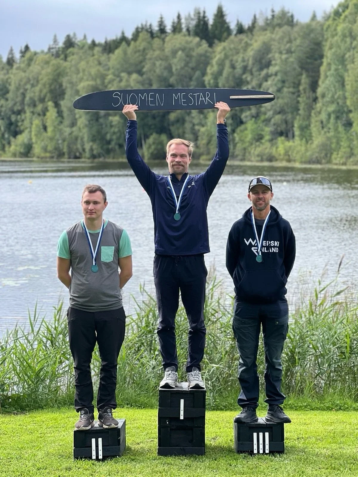 Vesihiihdon Open SM-kisat j&auml;rjestettiin viikonloppuna Tampereella! 💪🏼💥

Naisten pujottelu:🥇Jutta Menestrina,🥈Sanni Virta,🥉Mette Lammi

Miesten pujottelu:🥇Samuli R&ouml;nkk&ouml;,🥈Miikka R&ouml;nkk&ouml;,🥉Jarno Lammi

Naisten kuviot:🥇Ju