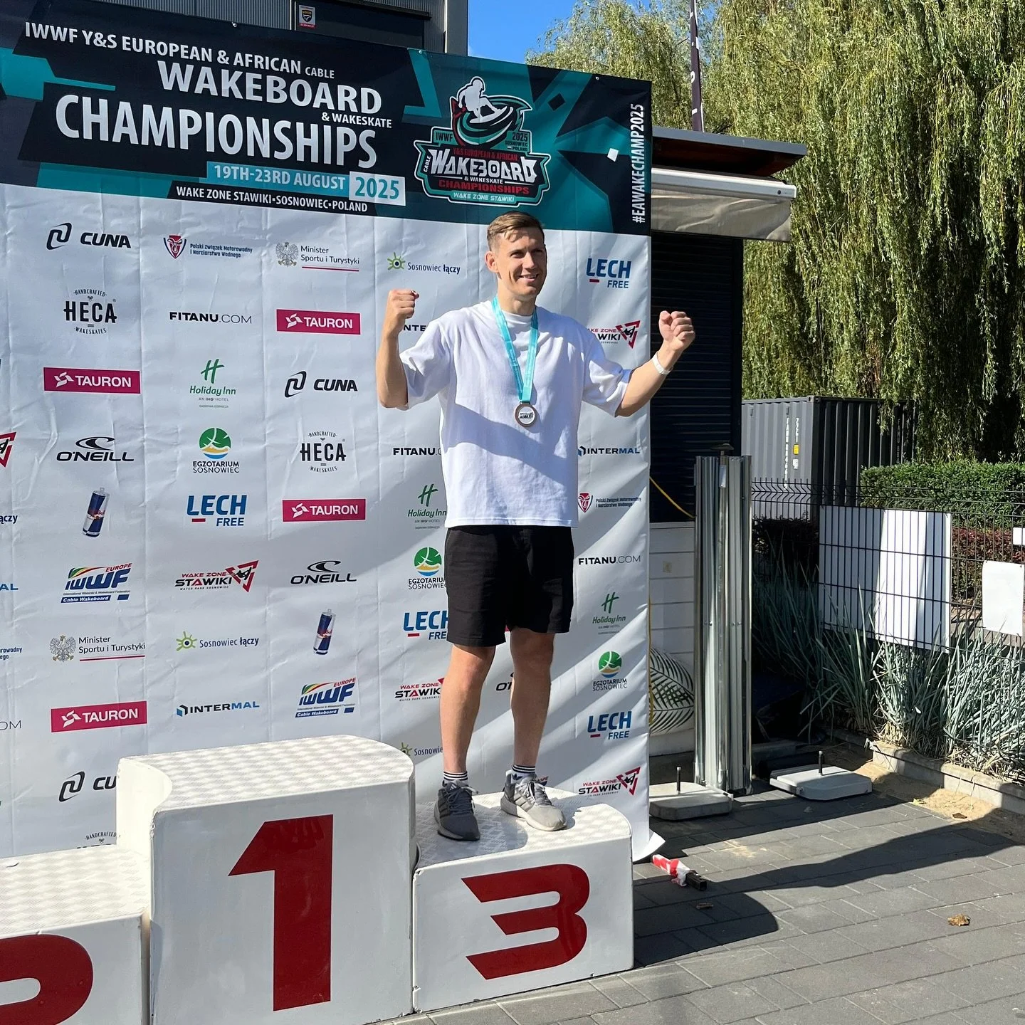 Ville Ponkilainen ja Johannes Torppa kisasivat viime viikonloppuna Puolassa j&auml;rjestetyiss&auml; waken Em-kisoissa Wake Zone Stawiki kaapelilla. Miehet osallistuivat masters +30 -sarjaan ja selvittiv&auml;t molemmat upeasti tiens&auml; finaaliin.