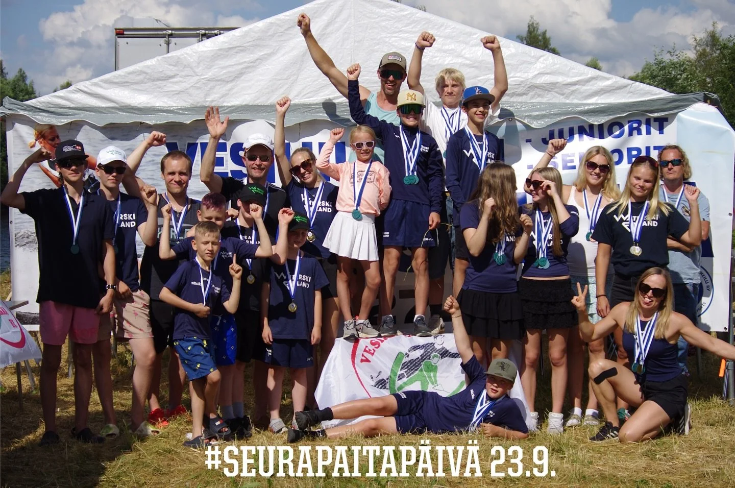 Tänään 23.9.2025 vietetään Seurapaitapäivää! 👕 
Kiitos kaikille seuroillemme, teette arvokasta työtä vieden lajejamme eteenpäin! 💙Kannustamme seurojamme osallistumaan seurapaitapäivä