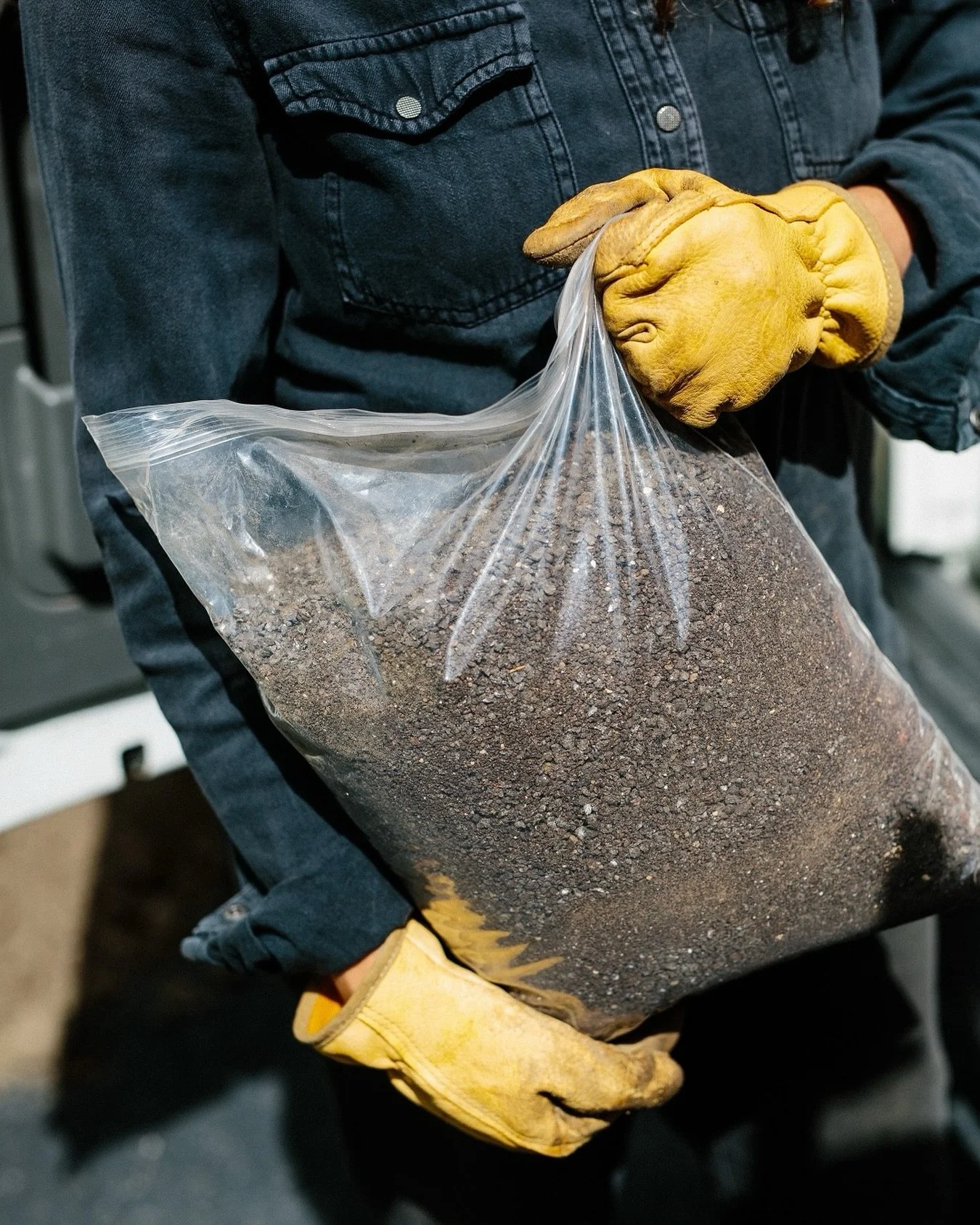 Fall is the best time to amend your soils! 

My favorite method is to use up whatever leftovers I have from the season before - whether that&rsquo;s worm castings (hello @wegrowdeeproots ), fertilizer, composted manure, decomposed mulch, shredded lea