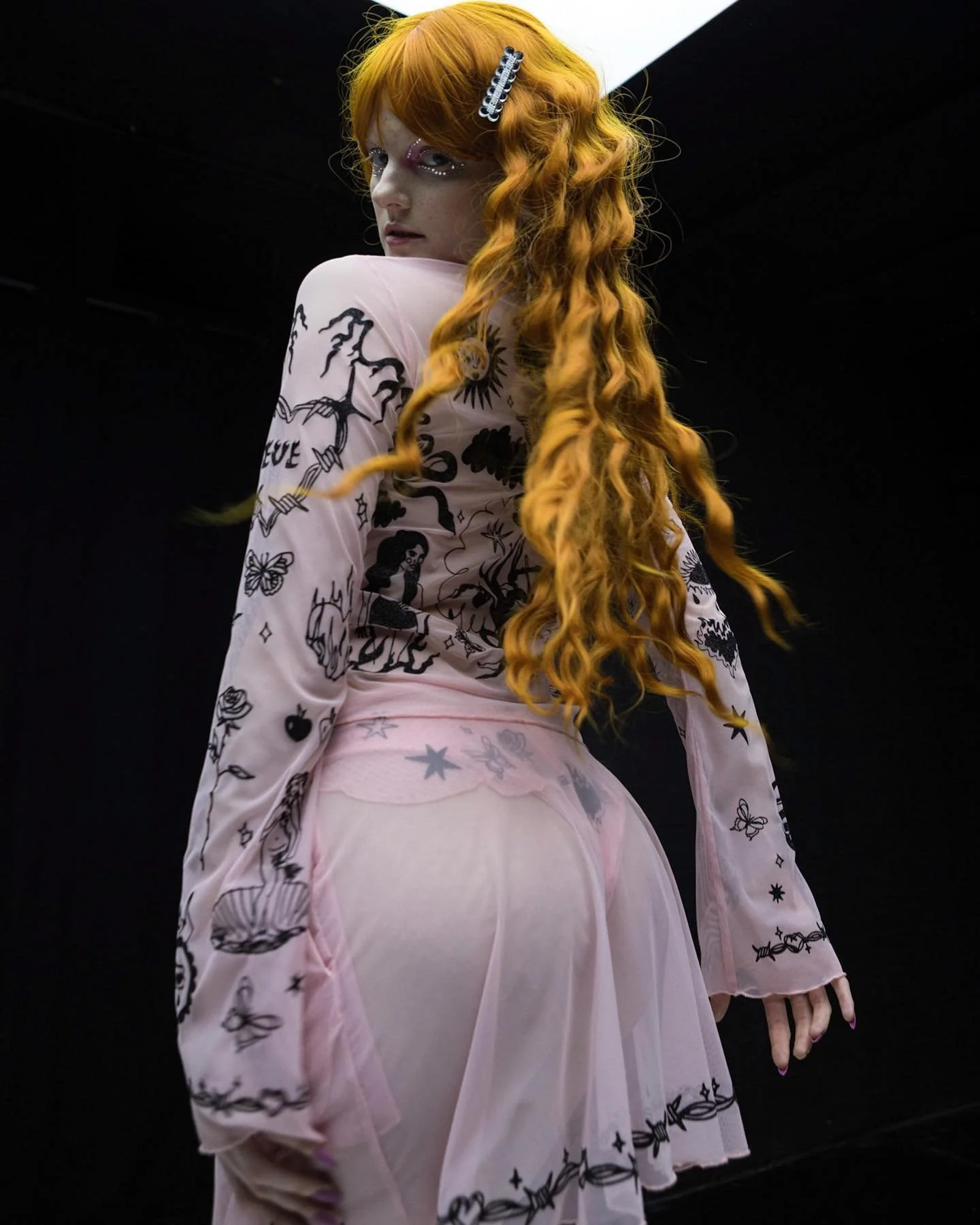 Gorgeous Shot in the sugar sweet &bdquo;Tattoo Meshi Mesh Outfit&ldquo; 🍬🎀✨🖤 

Amazing Shot: @tine.ohz 
Stunning Model: @juliasmirnv 
Beautiful H&amp;M: @makeupbyannaelaine 
&mdash;&mdash;
#belilithnoteve #fashion #fashionshow #photography #fashio