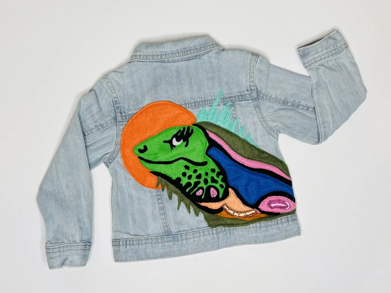 AliMac_AppliquedJacket_Day-Iguana_Back.jpg