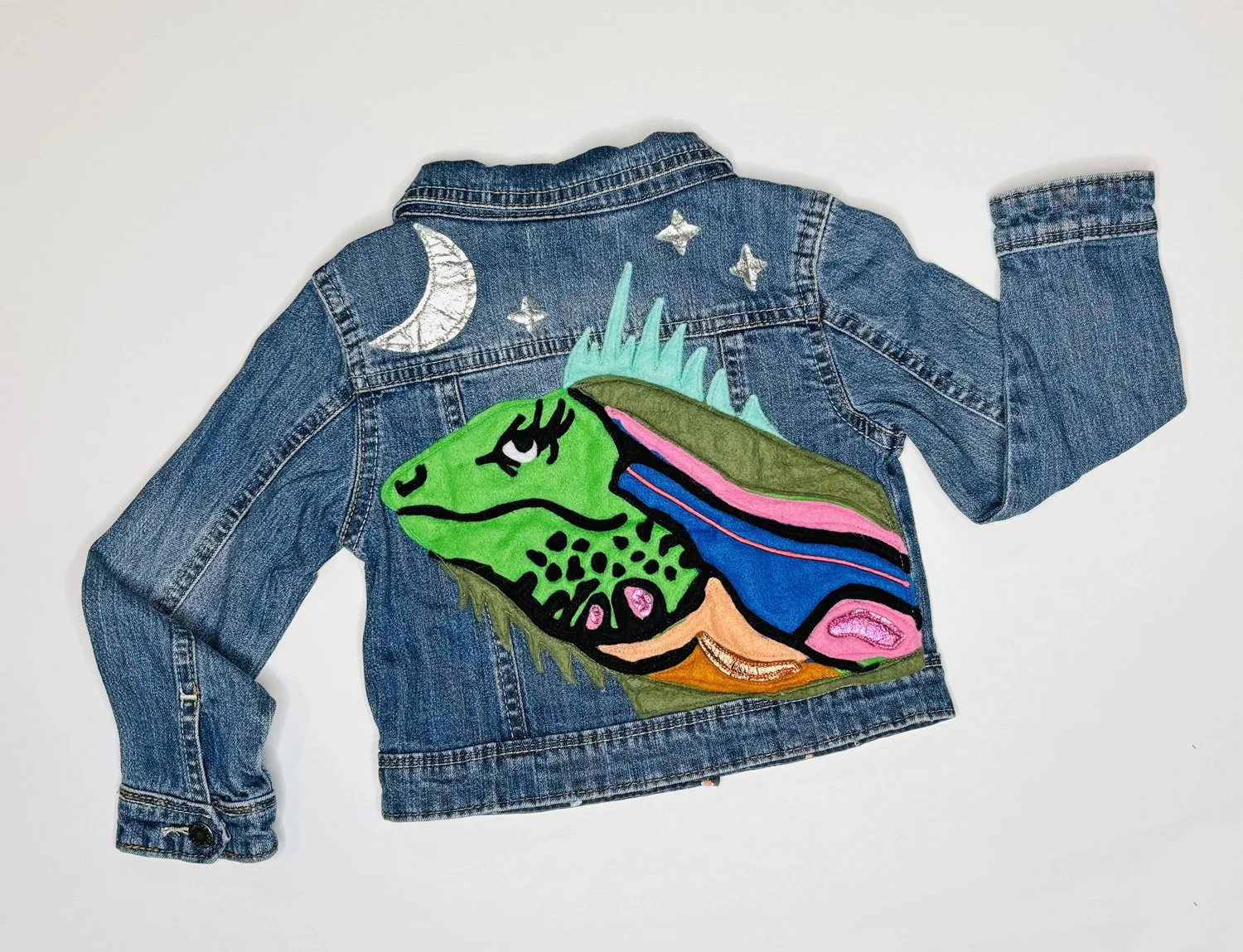 AliMac_AppliquedJacket_Night-Iguana_Back.jpg