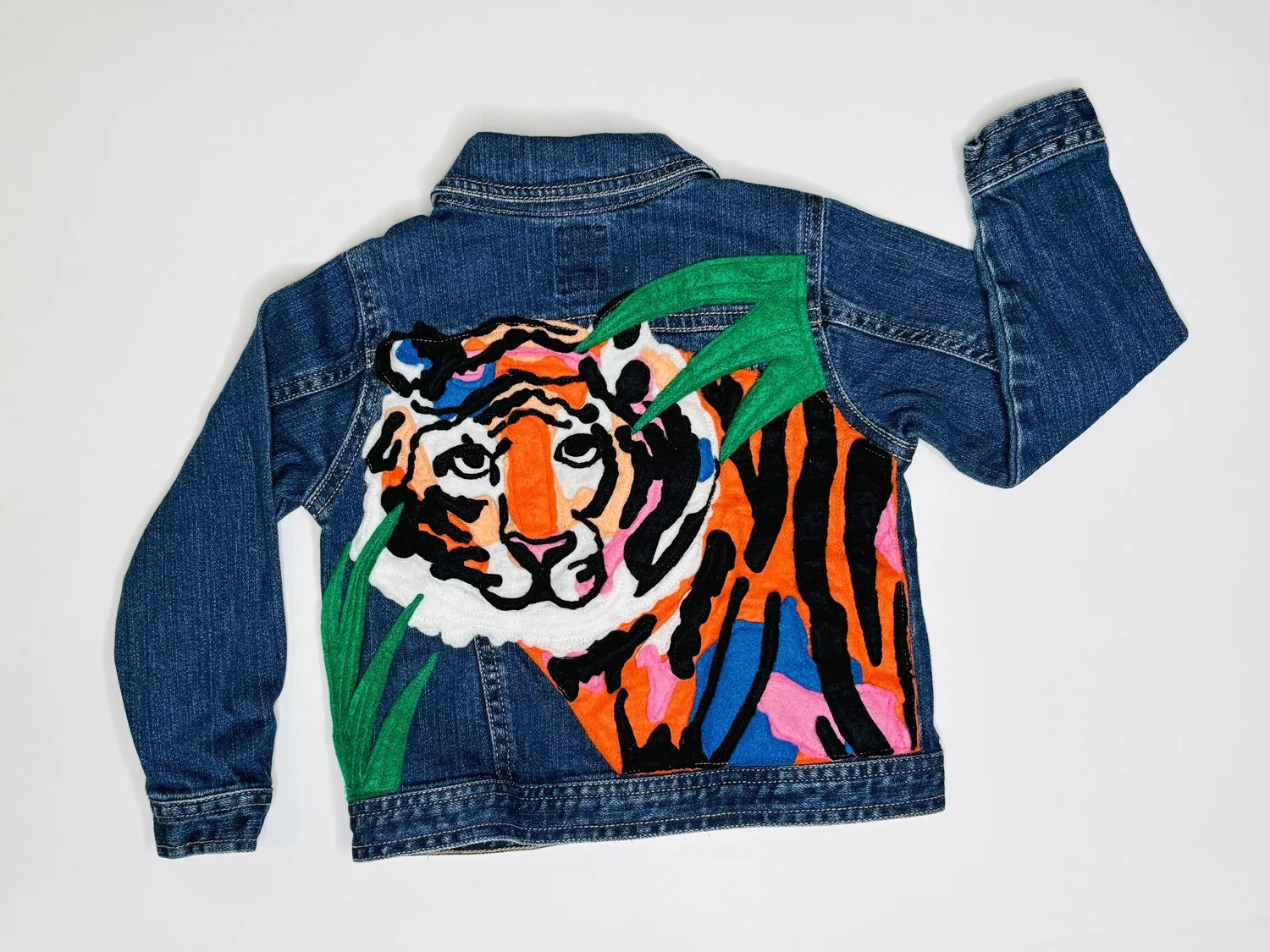 AliMac_AppliquedJacket_Tiger_Back.jpg
