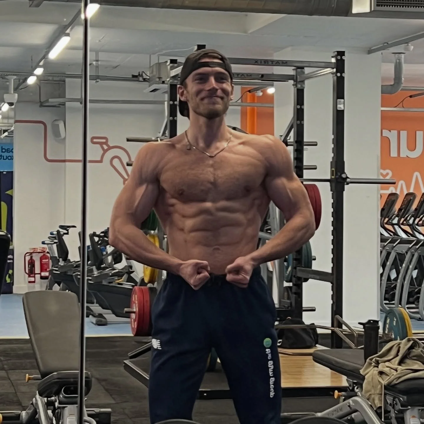 Slide 5 is what happens when you’re carb depleted… and they start handing out sausage baps at the wedding. Had to retreat to the car for strategic survival mode nap 💀😭
#Motivation #NoExcuses #DisciplineOverMotivation #bodybuilding #fi