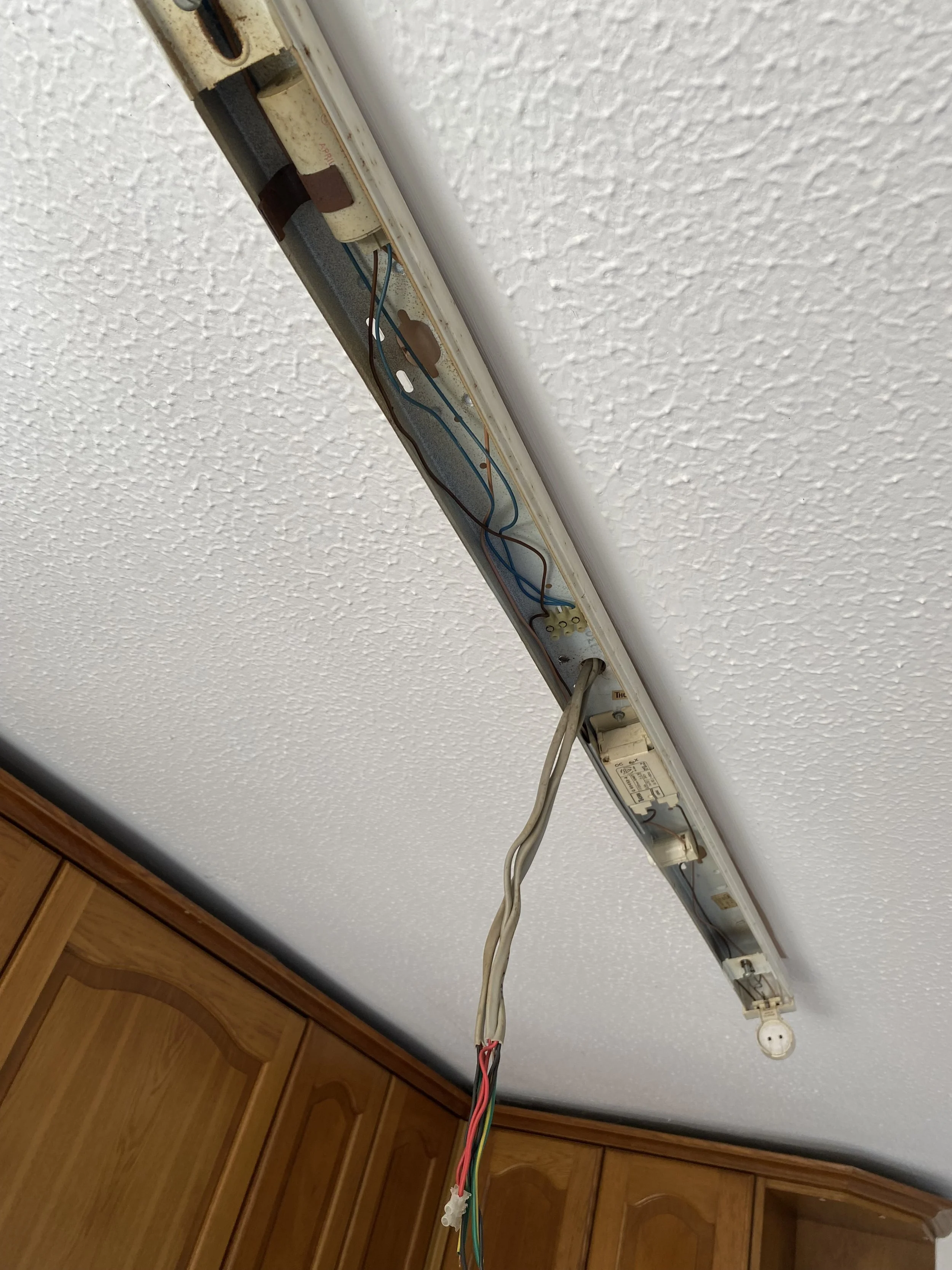 Do I Need an Emergency Electrician? 5 Signs to Watch For