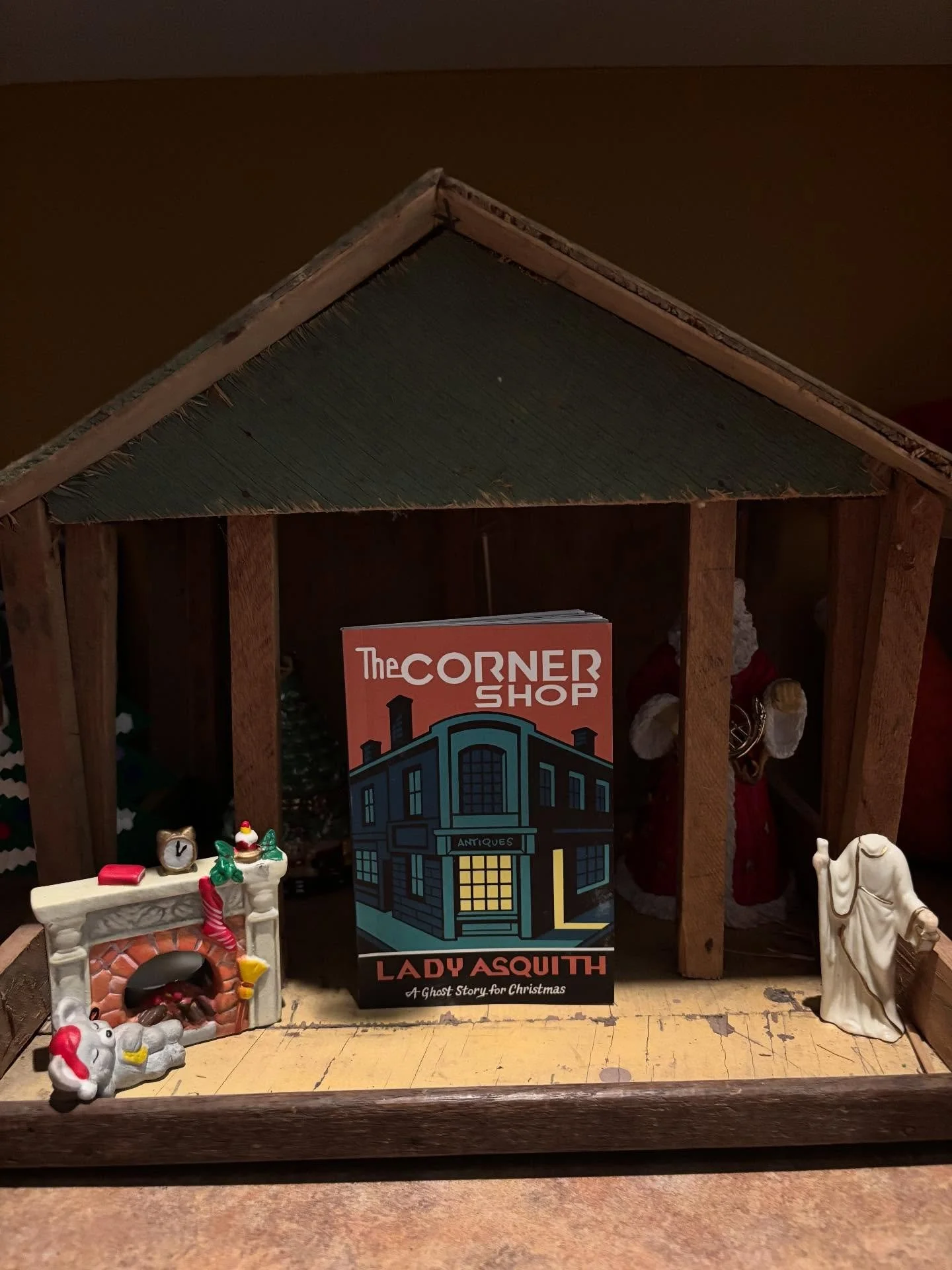 A friend gifted me Christmas ghost stories from @biblioasis_books and they are delightful!! 

Now added to my growing collection of Christmas books. These are some of my favourites from my childhood and ones that I read to my kids. 

What should I re