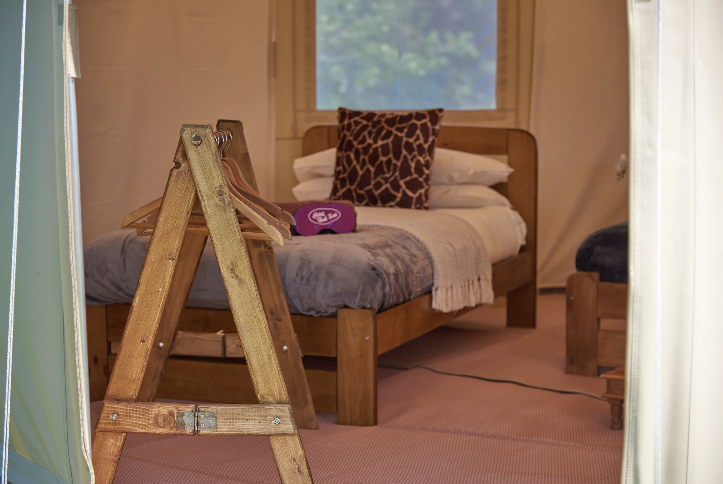 clothes-rail-luxury-yurt-boutique-camping.png