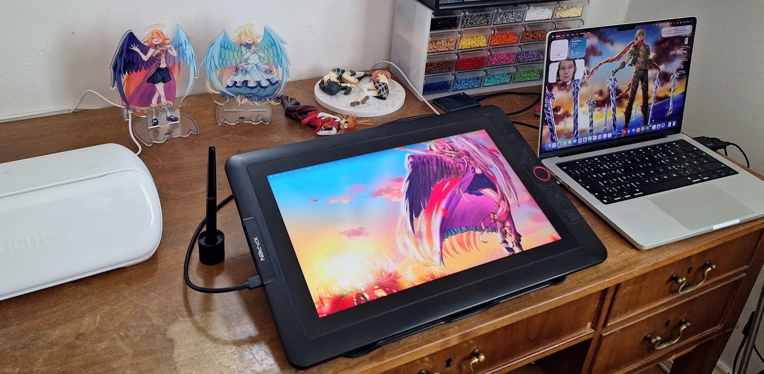 Workspace of Themythicalangel, with a desktop background of the illustration called Heaven and Hell.