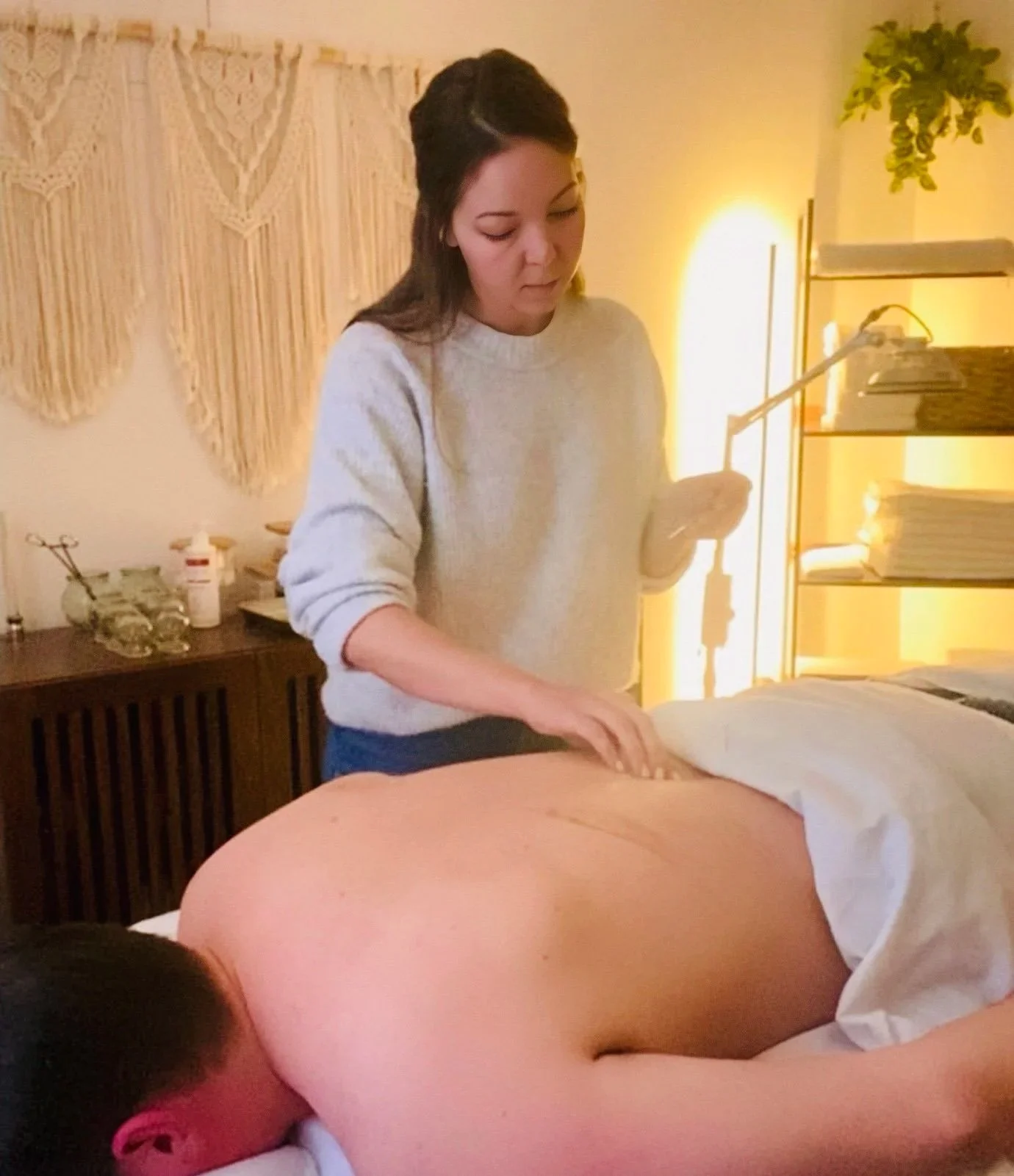 Acupuncture session at whitepine Wellness Acupuncture clinic in Moncton, NB