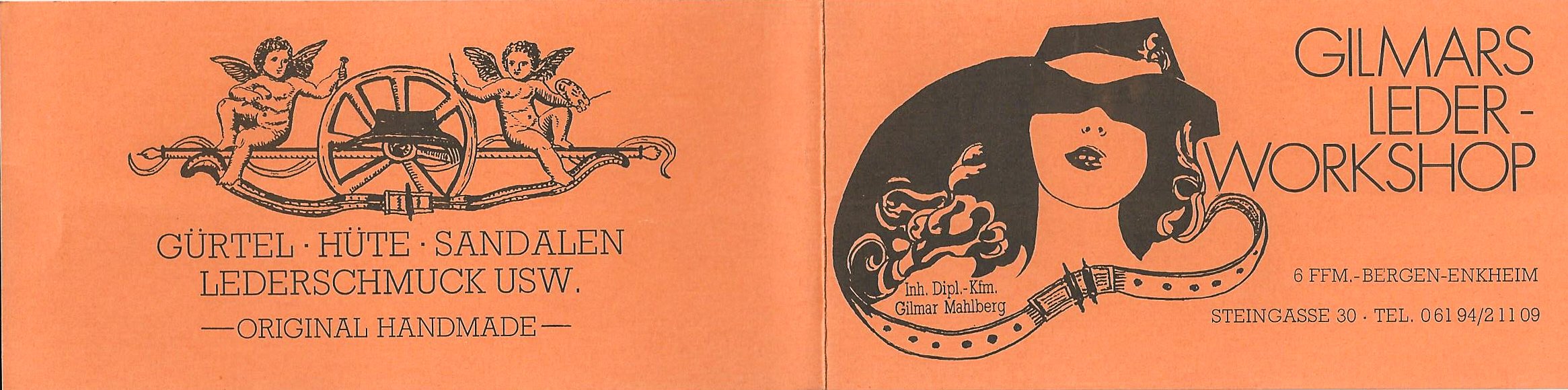 Flyer mit der Aufschrift "Gilmars Leder-Workshop" und der Adresse in Frankfurt. Illustration von zwei Engeln und einem Rad, daneben ein stilisiertes Gesicht mit Hut. Text bietet Gürtel, Hüte, Sandalen, Lederschmuck usw. an, handgemacht von Inhaber Gi