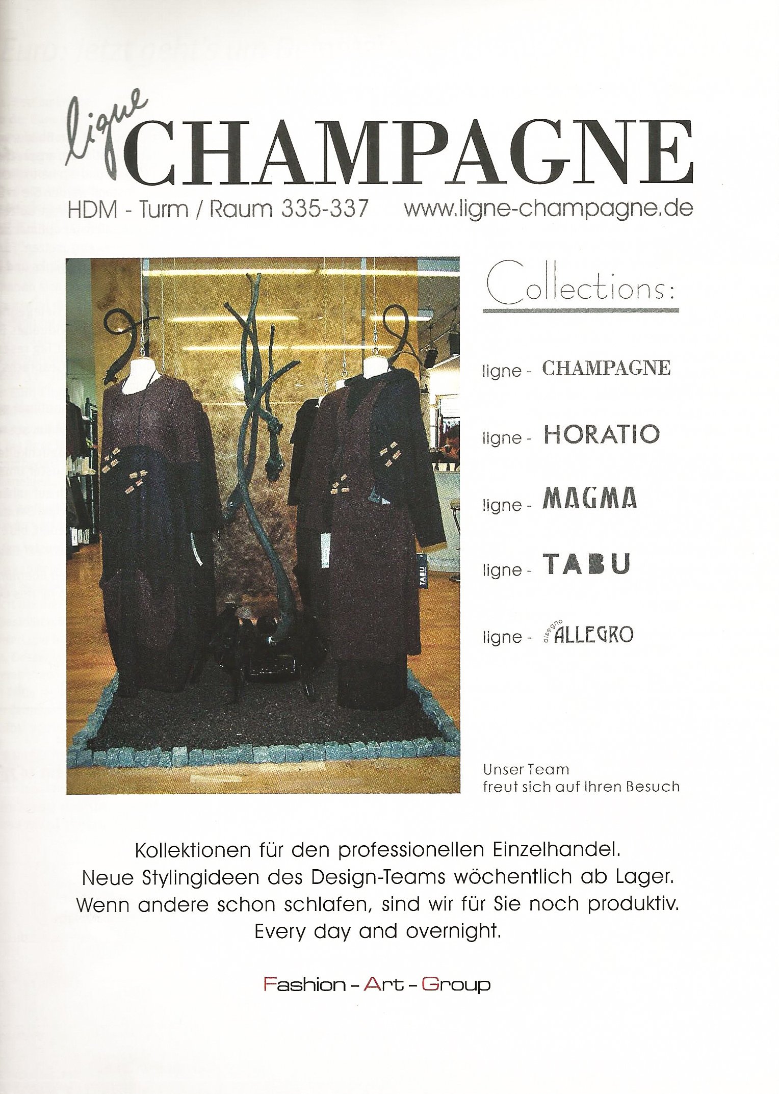 Werbung für Modekollektion von 'Ligne Champagne' mit Bild von Schaufensterpuppen in Kleidung und Text zur Kollektion und Öffnungszeiten.
