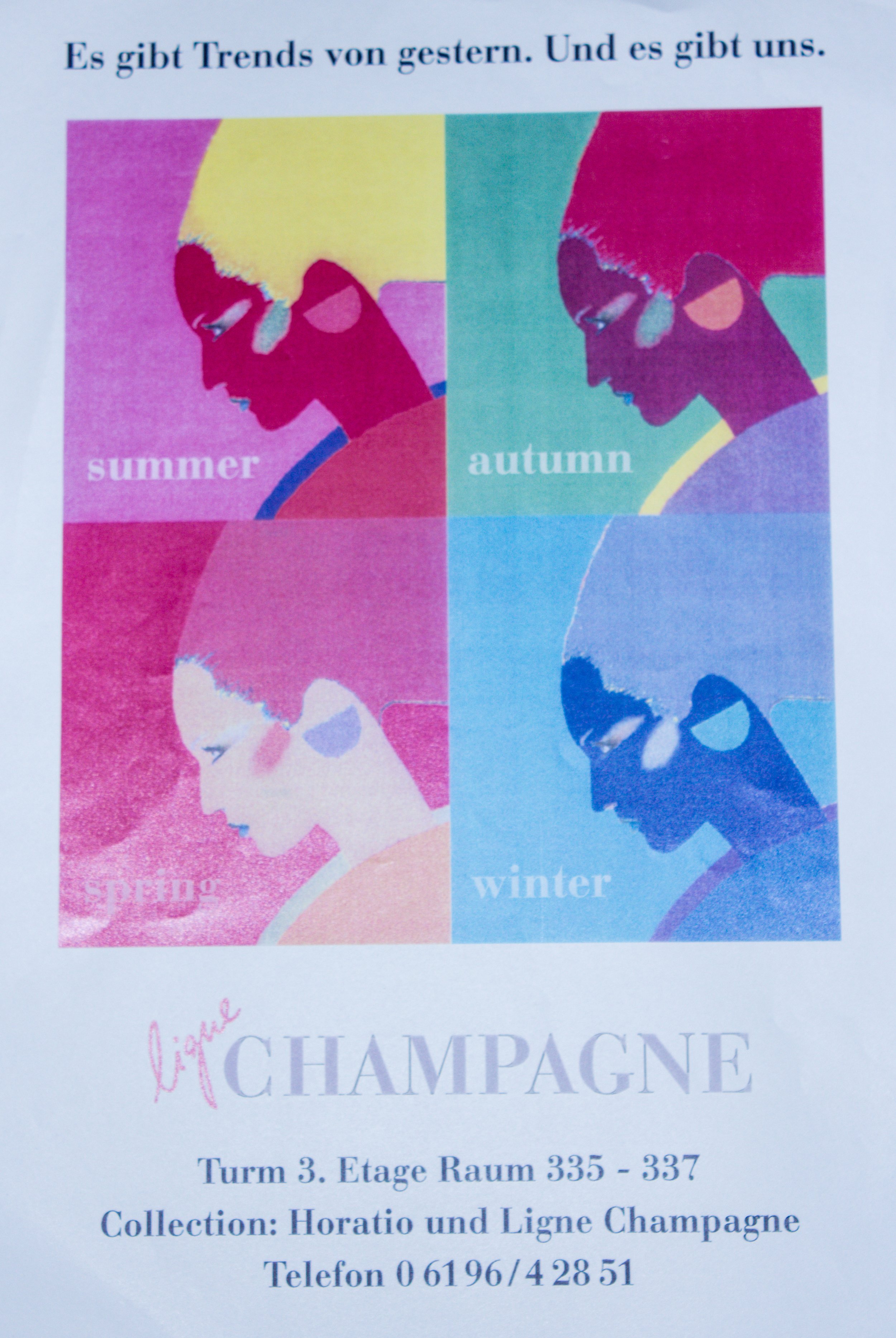 Poster mit vier stilisierten Frauenporträts in verschiedenen Farben, die die vier Jahreszeiten darstellen: Sommer, Herbst, Frühling und Winter. Oben steht "Es gibt Trends von gestern. Und es gibt uns." Unten steht "Ligne CHAMPAGNE" und Kontaktdetails