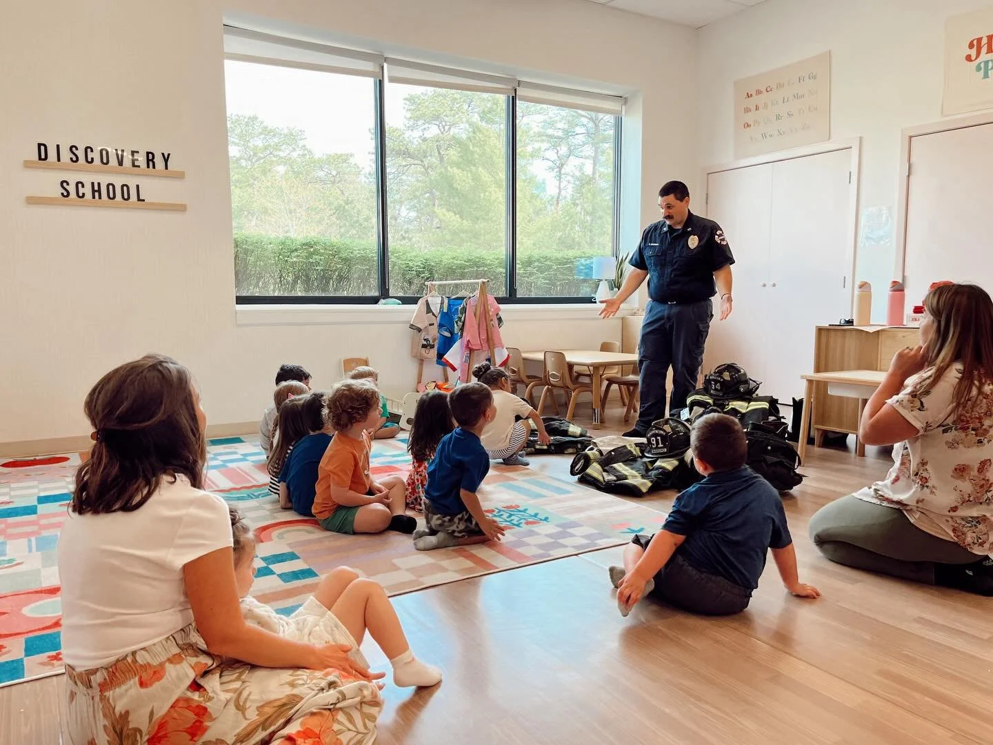 Today&rsquo;s Discovery School experience was one to remember 🚒✨

As part of our clothing study and exploration of community helpers, one of our student&rsquo;s dads visited to share his real firefighter gear with us. The children learned about each