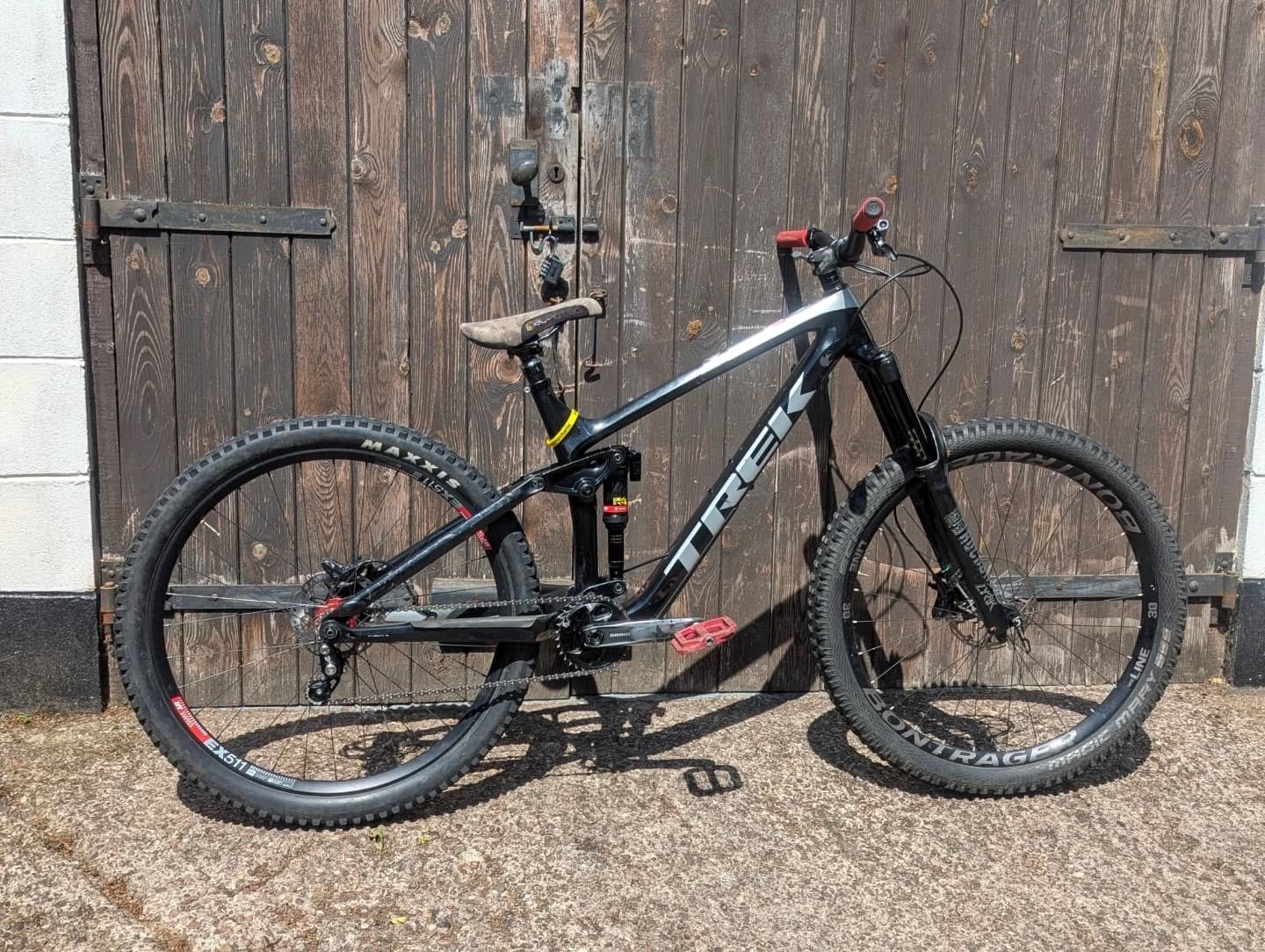 Single speed conversion and brake install on this Trek Remedy 9.8. 
.
.
.
.
.
.
#bikerepair #bikemechanic #trek #mtb #enduro #downhill #shimano