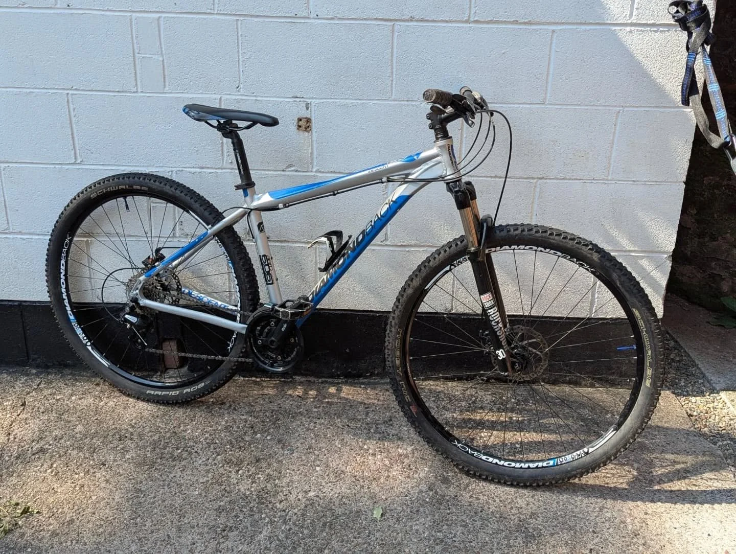 Service, deep clean, chain replacement, and tubeless setup on this Diamondback Hardtail. Now runs quicker than ever and looks the part too 🚲💨
.
.
 
#bikerepair #bikemechanic #bikeshop #mtblife #mtblifestyle #mtb #hardtail #shimano #reels #fyp