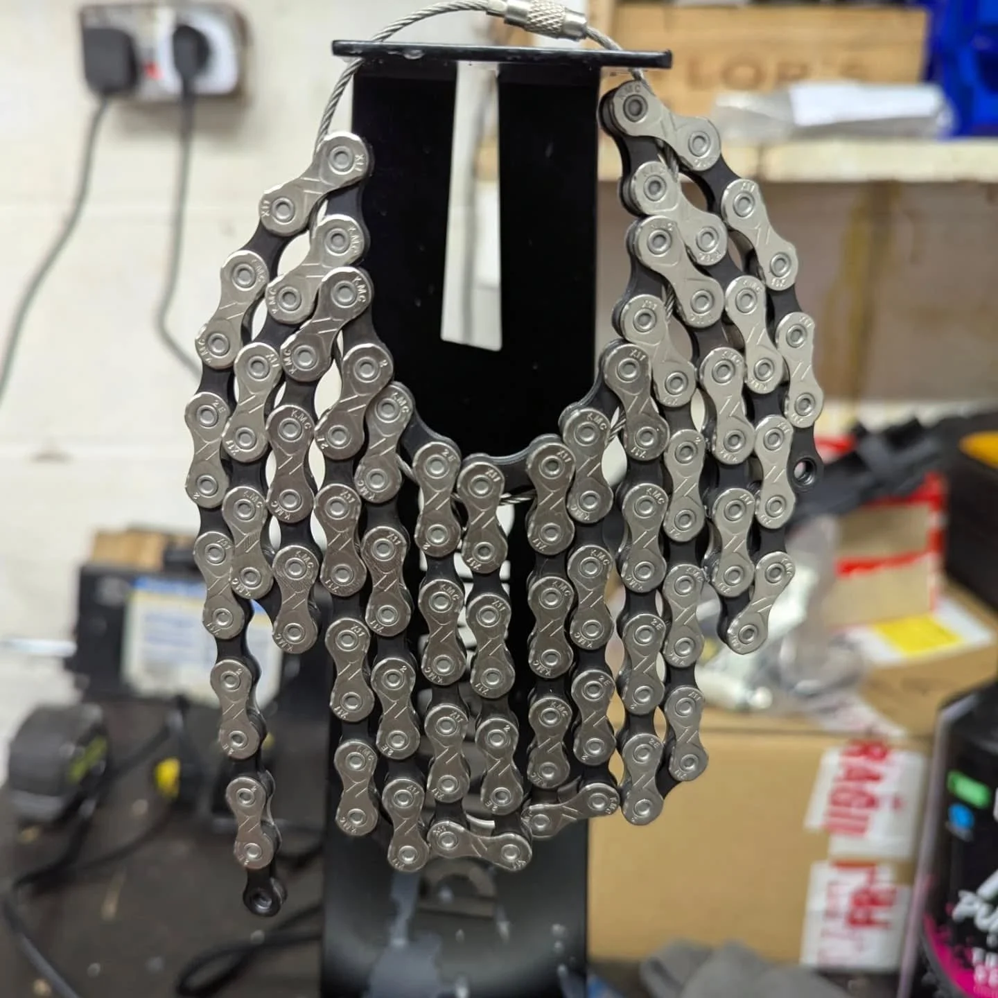 Cannondale CAAD10 in for a chainring replacement, service, bar tape re-wrap, and chain waxing. This frameset is built for the turbo trainer, so max efficiency from the front chainring, chain, and bottom bracket is key.
.
.
.
#bikerepair #bikemechanic