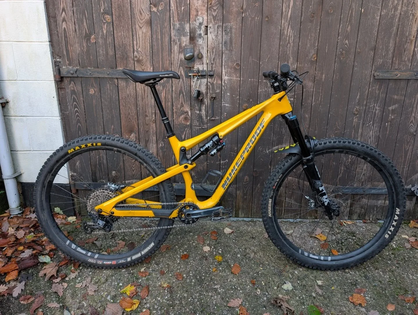 Nukeproof Reactor in their absolutely mint yellow and black colourway in for some diagnostics. Chain replaced and gears indexed and it's good to go!
.
.
.
.
#bikerepair #bikemechanic #nukeproof #mtb #mtblife #29er #bikeshop #leek