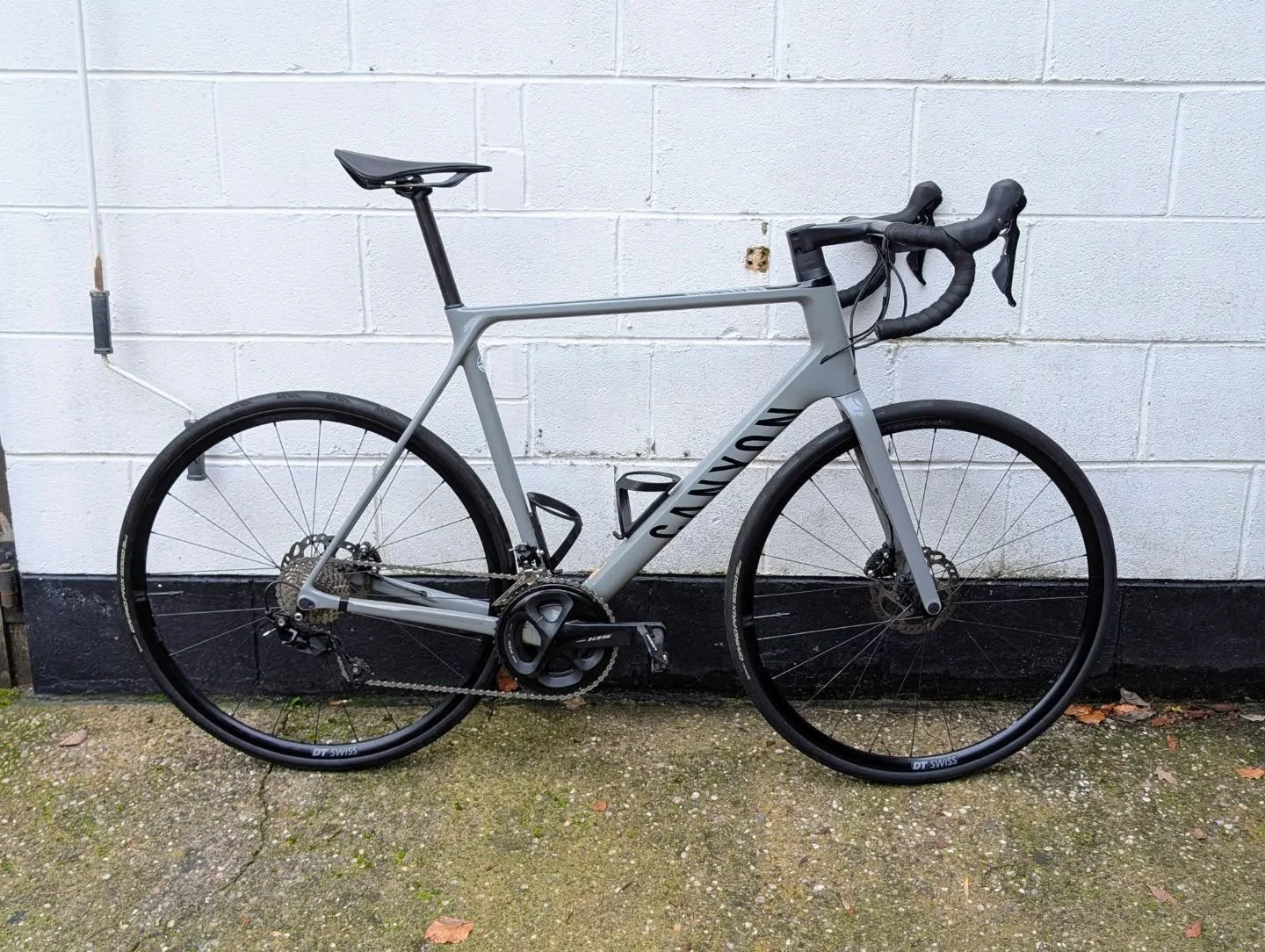 Canyon back in with us for a quick service and tubeless removal. We opted for the TPU tube and sealant combo instead, as the customer was having trouble retaining air pressure with Muc-Off tubeless valves. I never like to recommend tubeless setups on