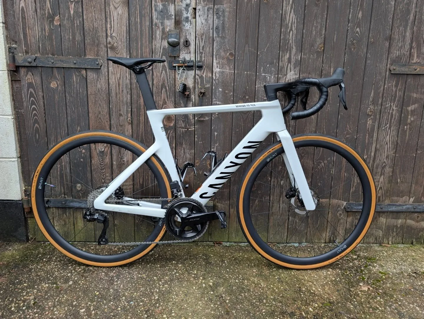 Canyon Aeroad in for a clean, service, tubeless setup, and general health check. Proper bit of kit this.
.
.
.
.
#bikerepair #bikemechanic #roadcyling #canyon #leek
