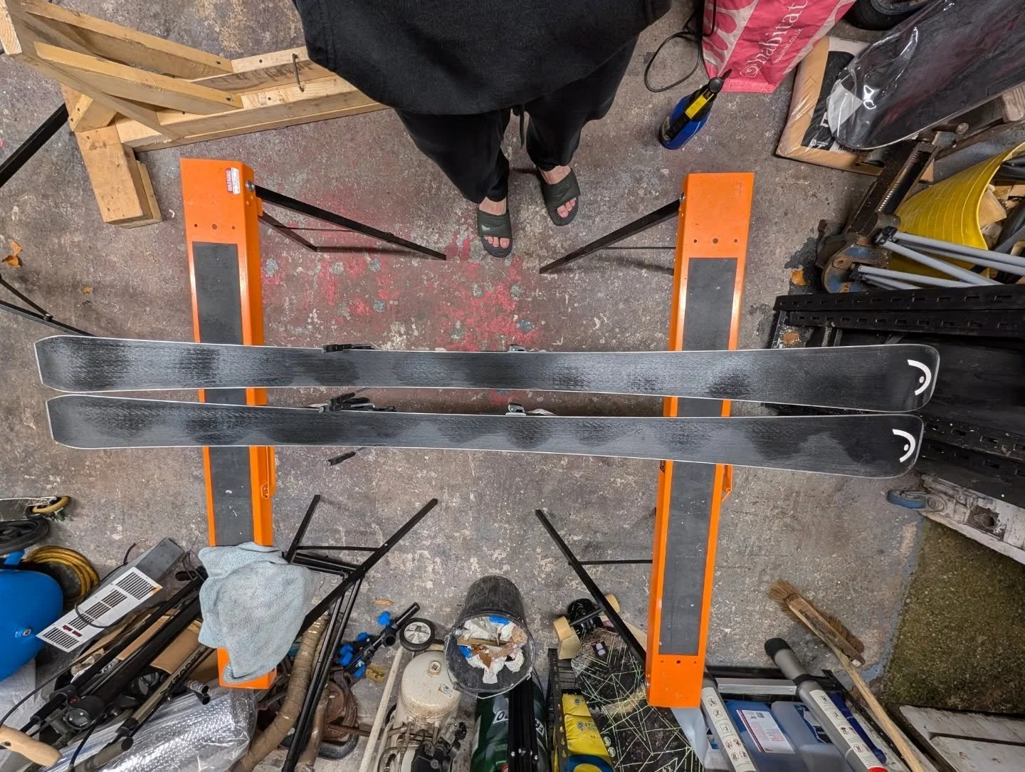 Skis in for edge, wax, and ptex repairs. Still so far behind on content 😂
.
.
.
#snowsports #skiing #repair #bikemechanic #bikeshop