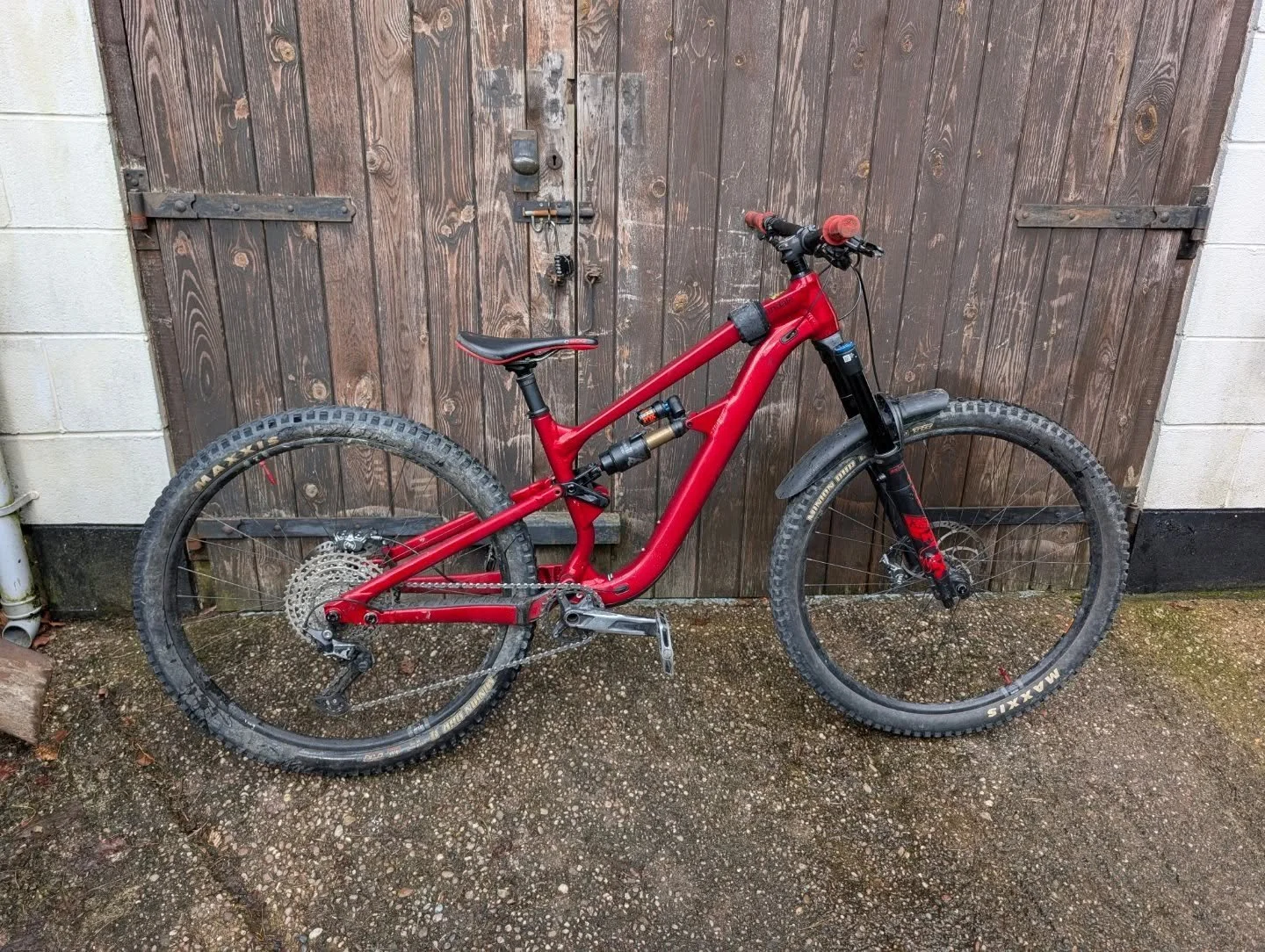 Service, wheel bearings, new dropper, and brake diagnostics on this Cannondale. Maguras do fail occasionally...
.
.
.
#bikerepair #bikemechanic #bikeshop #cannondale #magura