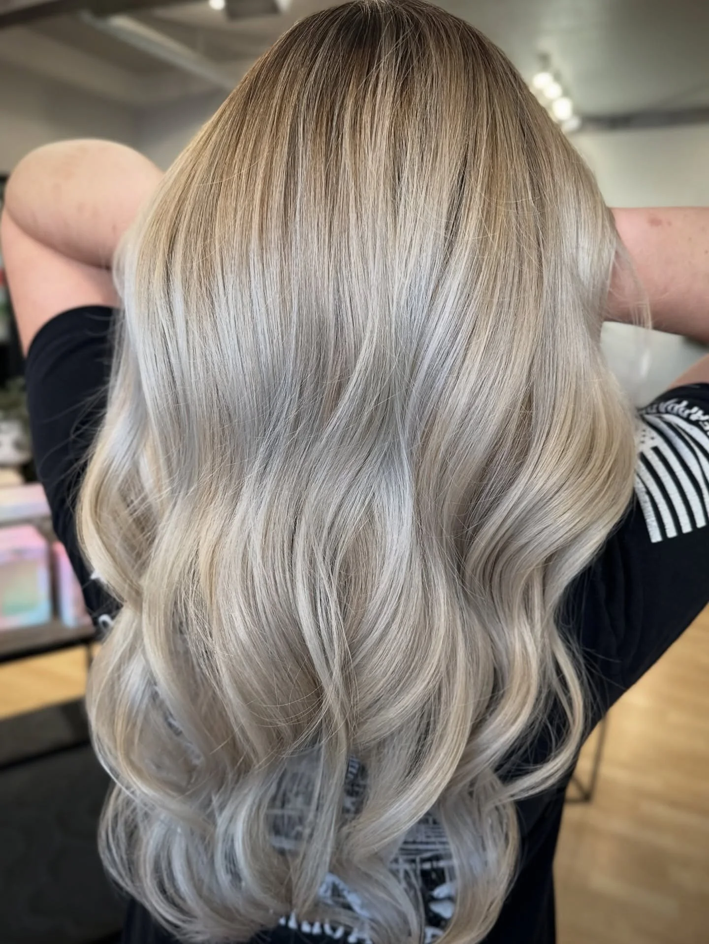 Buttery, seamless platinum. 🤍

Custom blonding designed to grow beautifully, feel intentional, and never look overworked.

Fort Collins hair salon, Loveland hair salon, Northern Colorado salon, platinum blonde Fort Collins, buttery blonde hair, seam