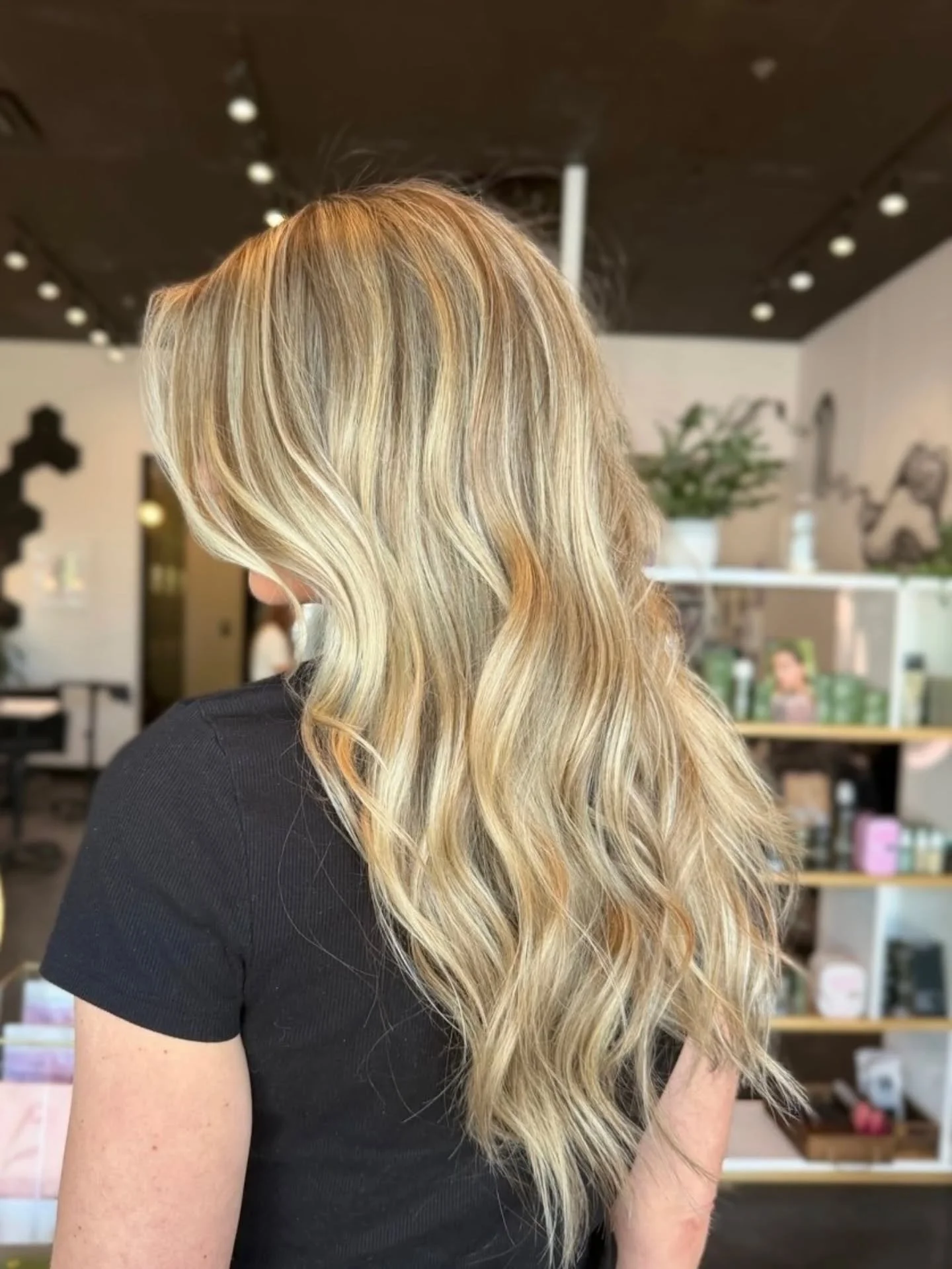Recently in Calli's chair! 💁&zwj;♀️👏 

✨For a limited time, Calli is offering $40 off your first time appointment! 

lovelandhairsalon sustainablebeauty Aveda lovelandhairstylist lovelandcolorado