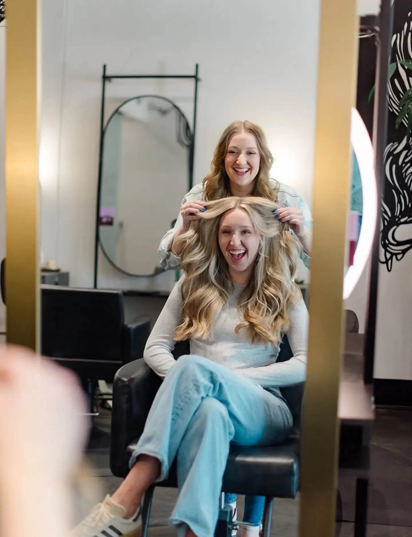 Because sometimes all it takes is great hair to remind you who you are. 🤍

#haircolor #aveda #blondhair #confidence