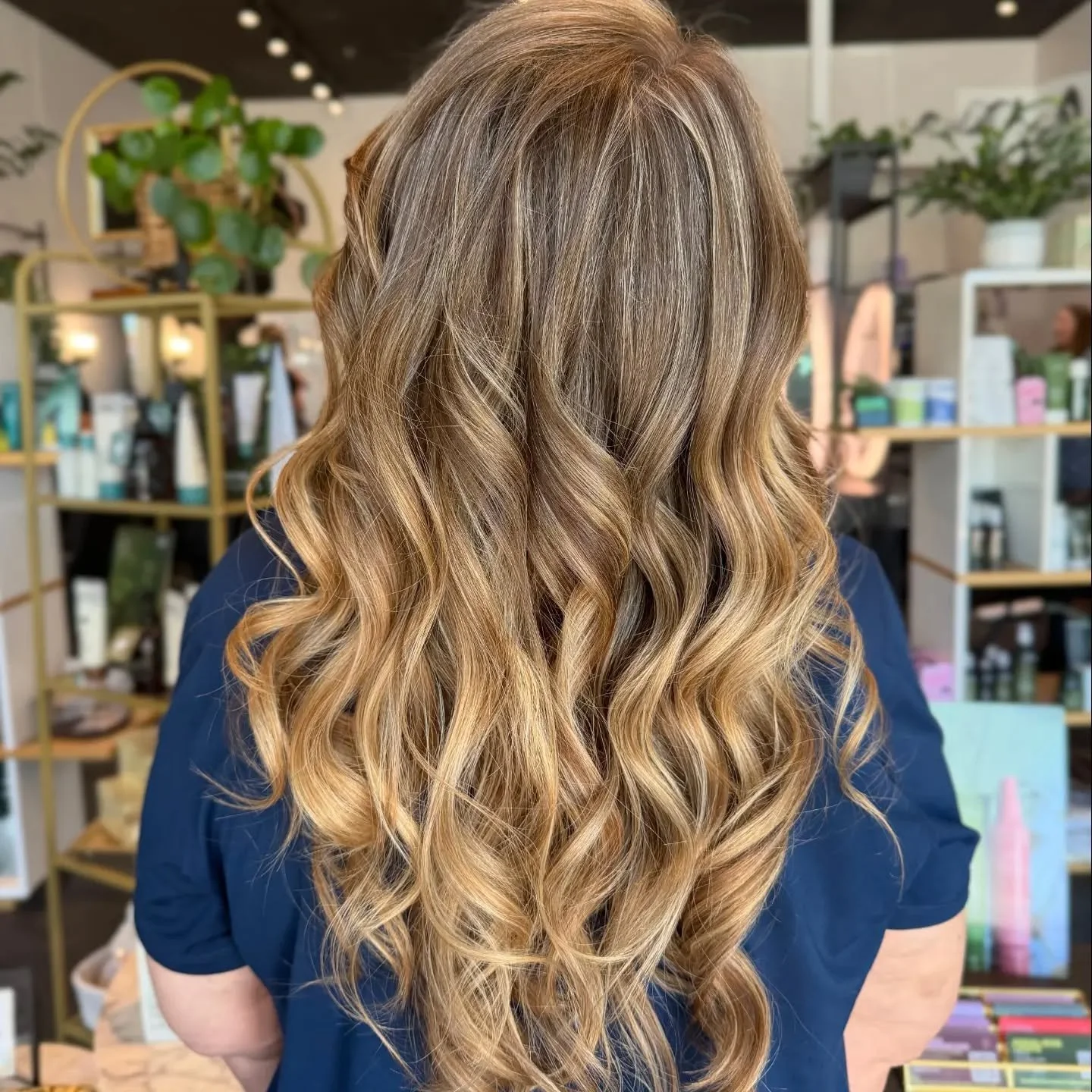 ✨Swipe through some of @sirenstrandsby_mandy recent work and see the artistry behind every transformation. 

Which look is your favorite? 💇&zwj;♀️

✨Mandy is currently offering $40 off your first appointment! She loves creating dimensional color, cu