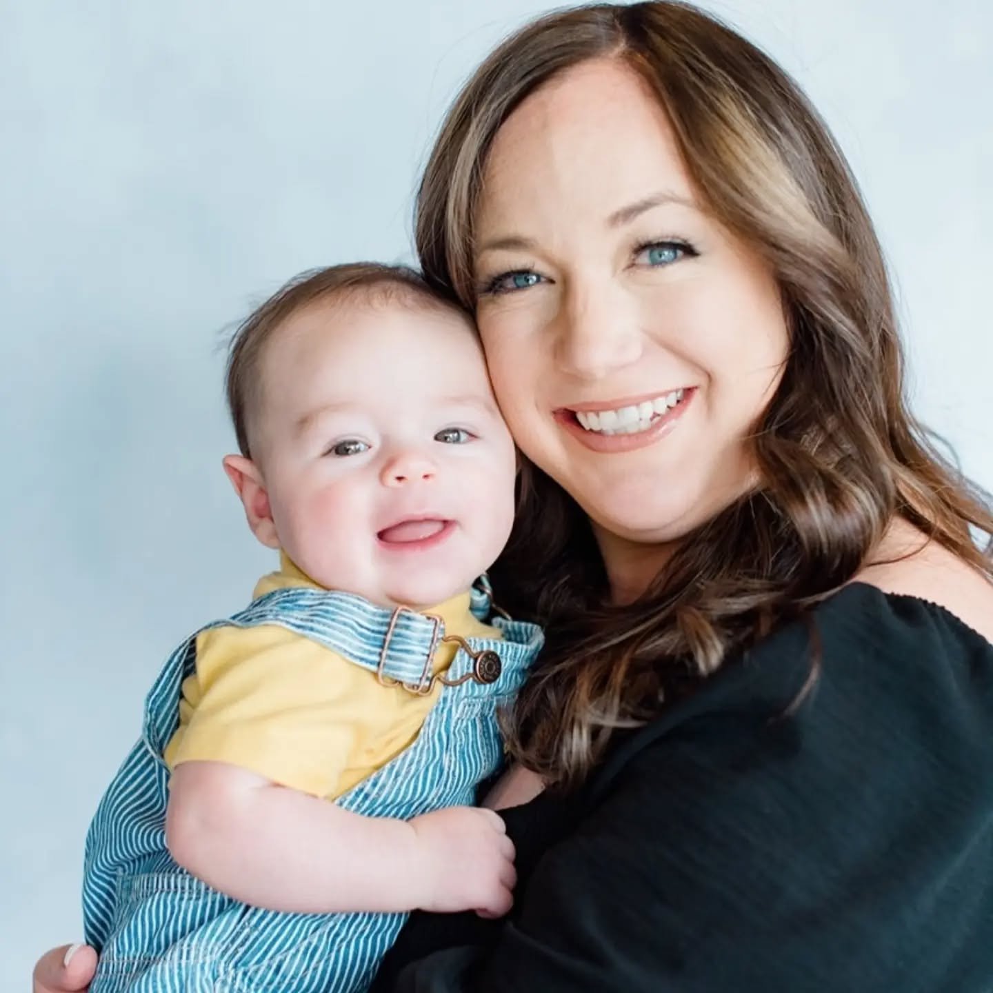 🥳Help us wish Vanessa and Alexa the HAPPIEST birthday!

✨If you have ever found yourself thinking "How does Coloroom run so smoothly!?" - it's largely because of these two! ✨

☀️Vanessa's positive, go-getter attitude mixed with her ability