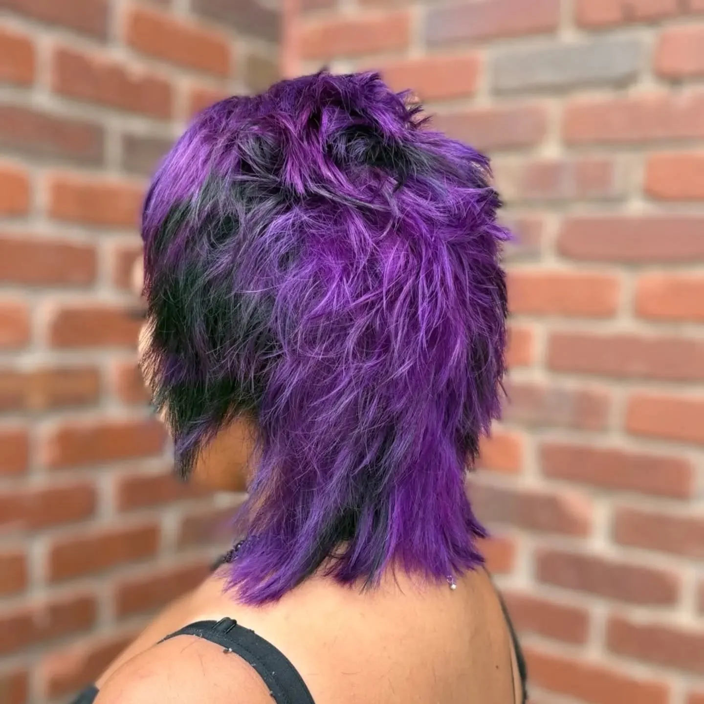 🤩You don't want to miss how this one started! Do yourself a favor and scroll to the end. 

🤩@annaliese_cutme
crafted this custom vivids color + cut using @aveda vibrants! 👏

Aveda Lovelandhairstylist lovelandhairsalon nocohair foryoupage sustainab
