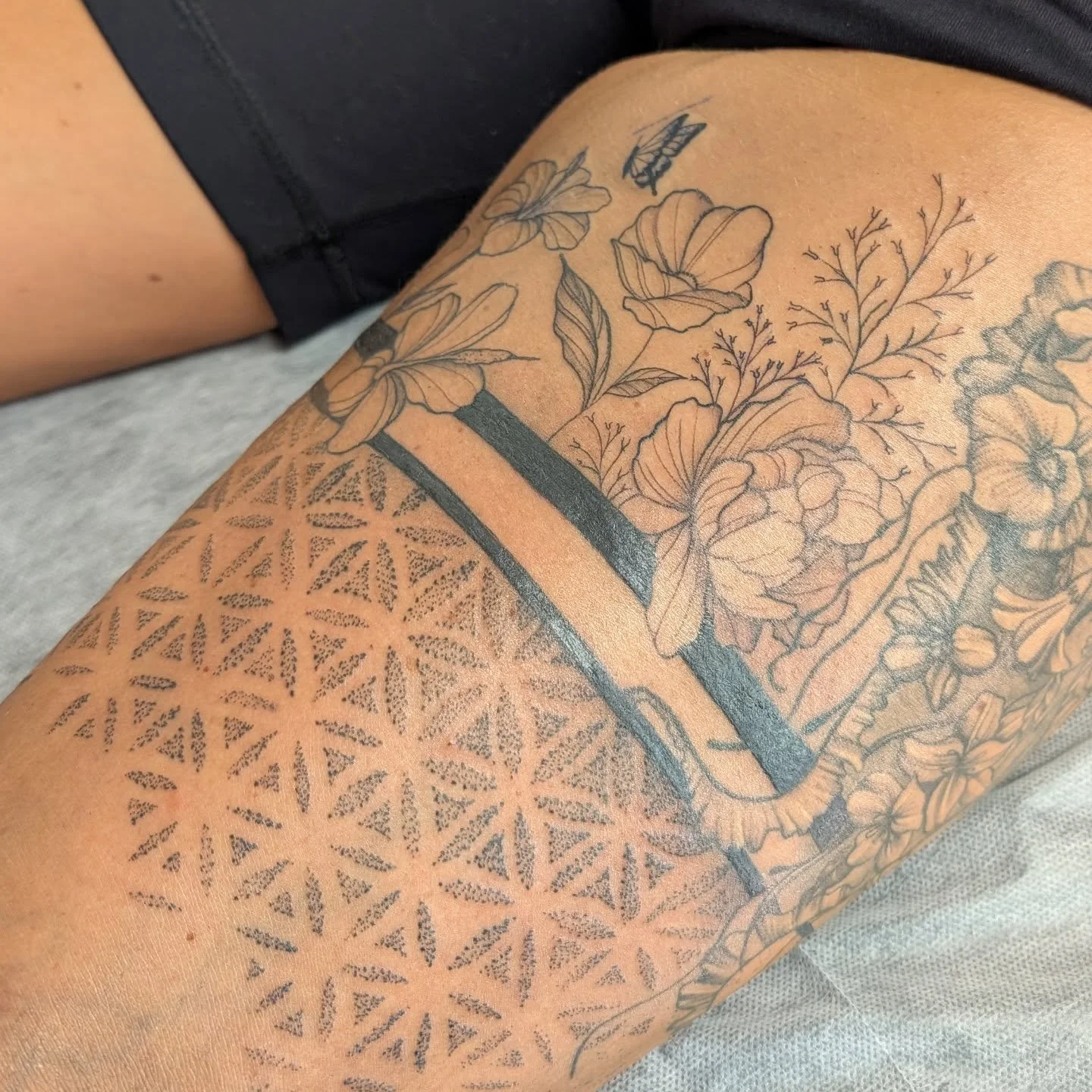 Lines 😍😍😍

#Lethbridge #lethbridgealberta #tattoo #tattooidea #tattooapprentice #tattoolethbridge #yqlsmallbusiness #yql #yqltattoo
Tattoo done using
@dynamiccolor @fytsupplies @goodguysupply